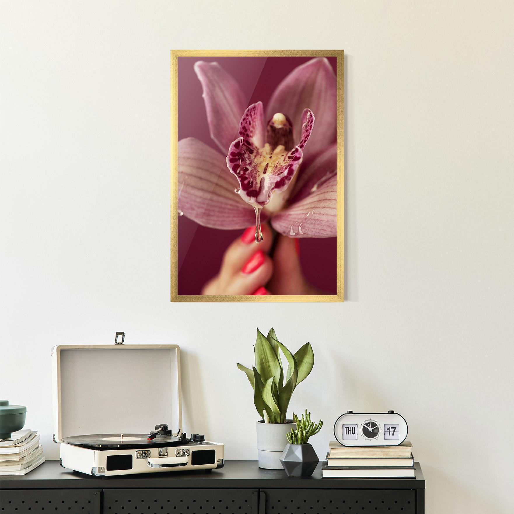 Poster Înrămat Wet Orchid mockup 2