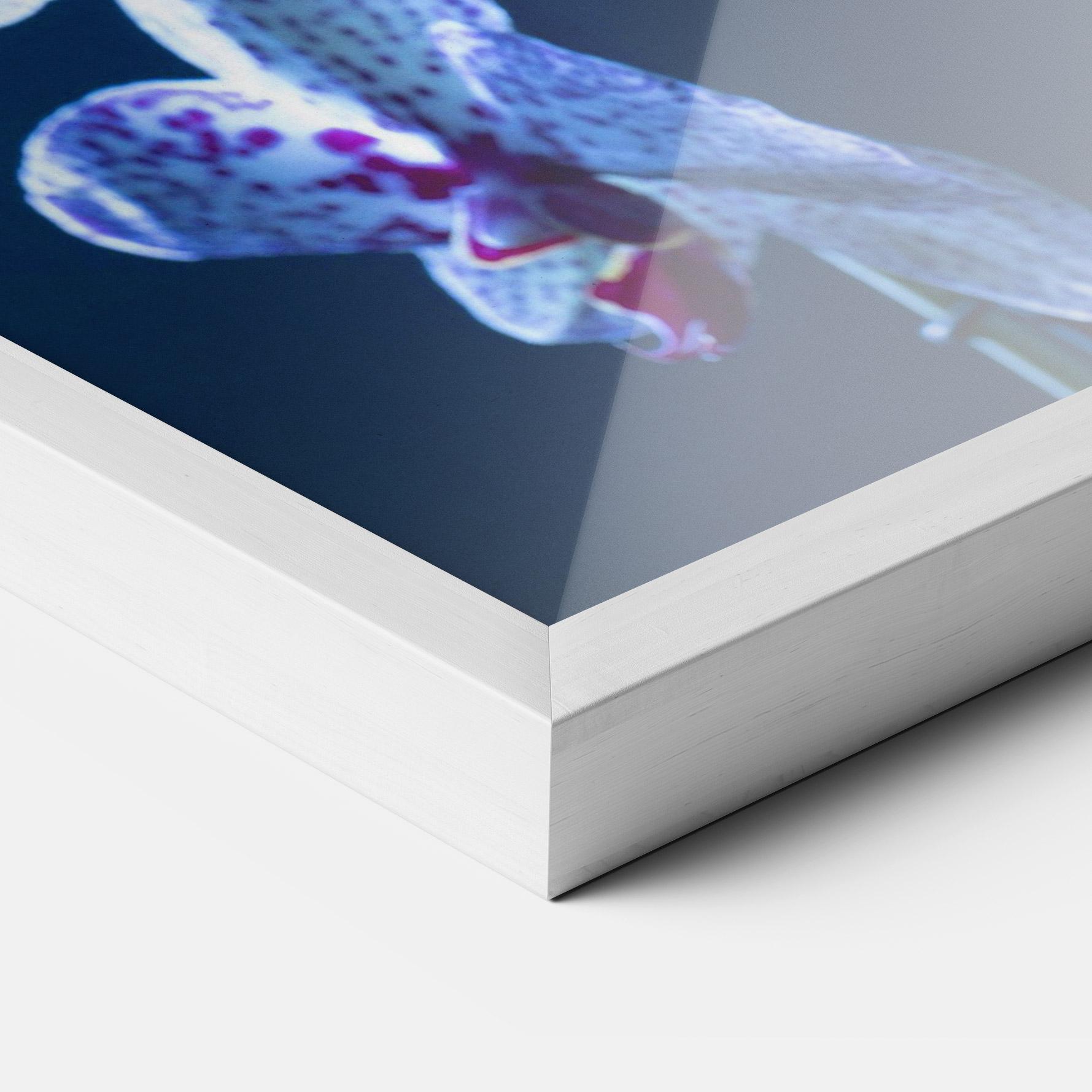 Poster Înrămat Blue Light Orchid mockup 3