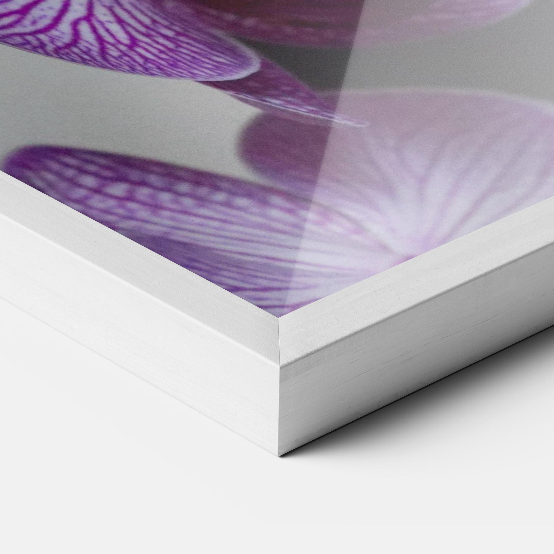 Poster Înrămat Purple Orchid On Black mockup 3