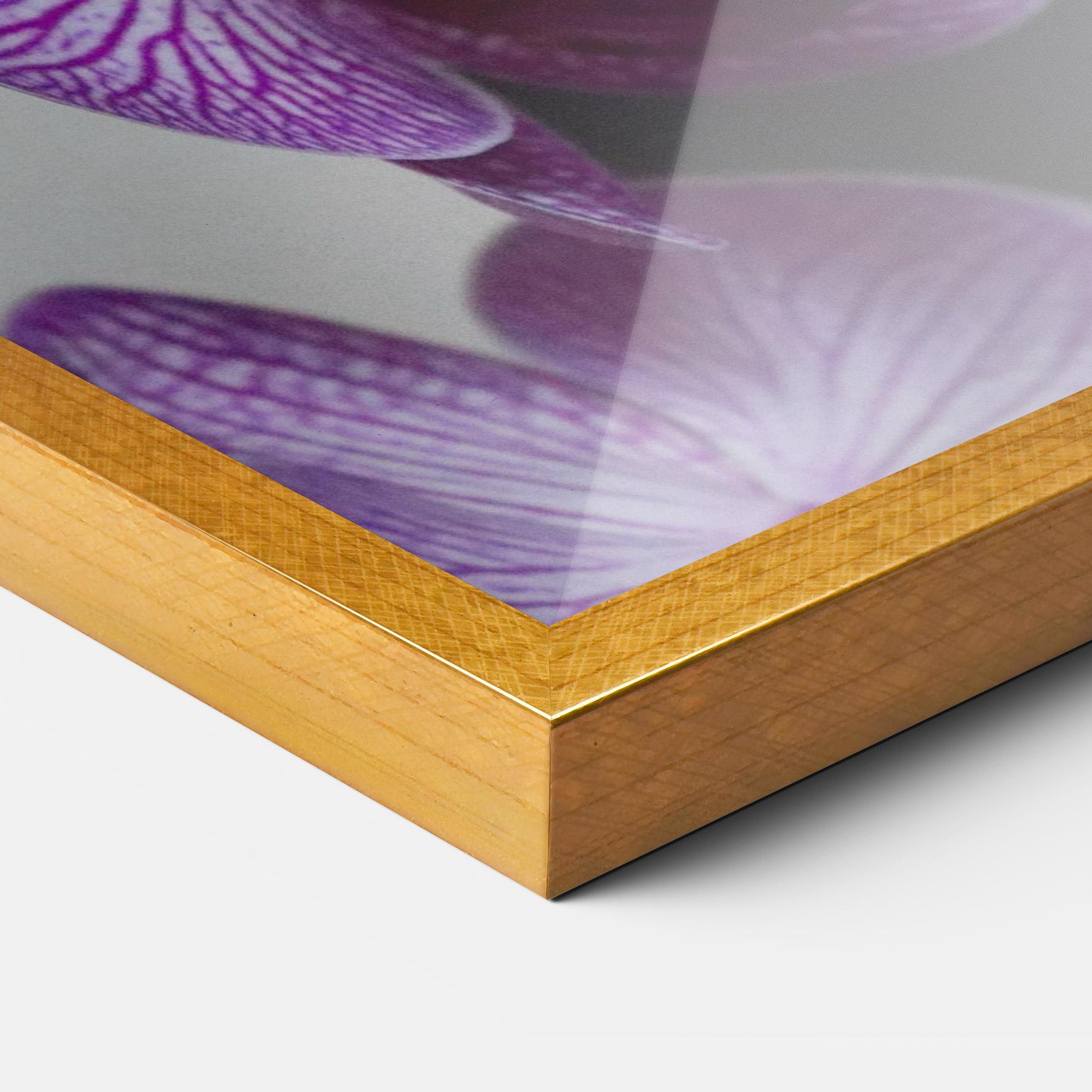 Poster Înrămat Purple Orchid On Black mockup 3