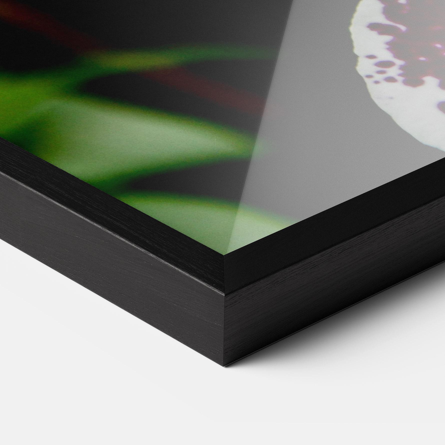 Poster Înrămat Dark Purple Orchids mockup 3