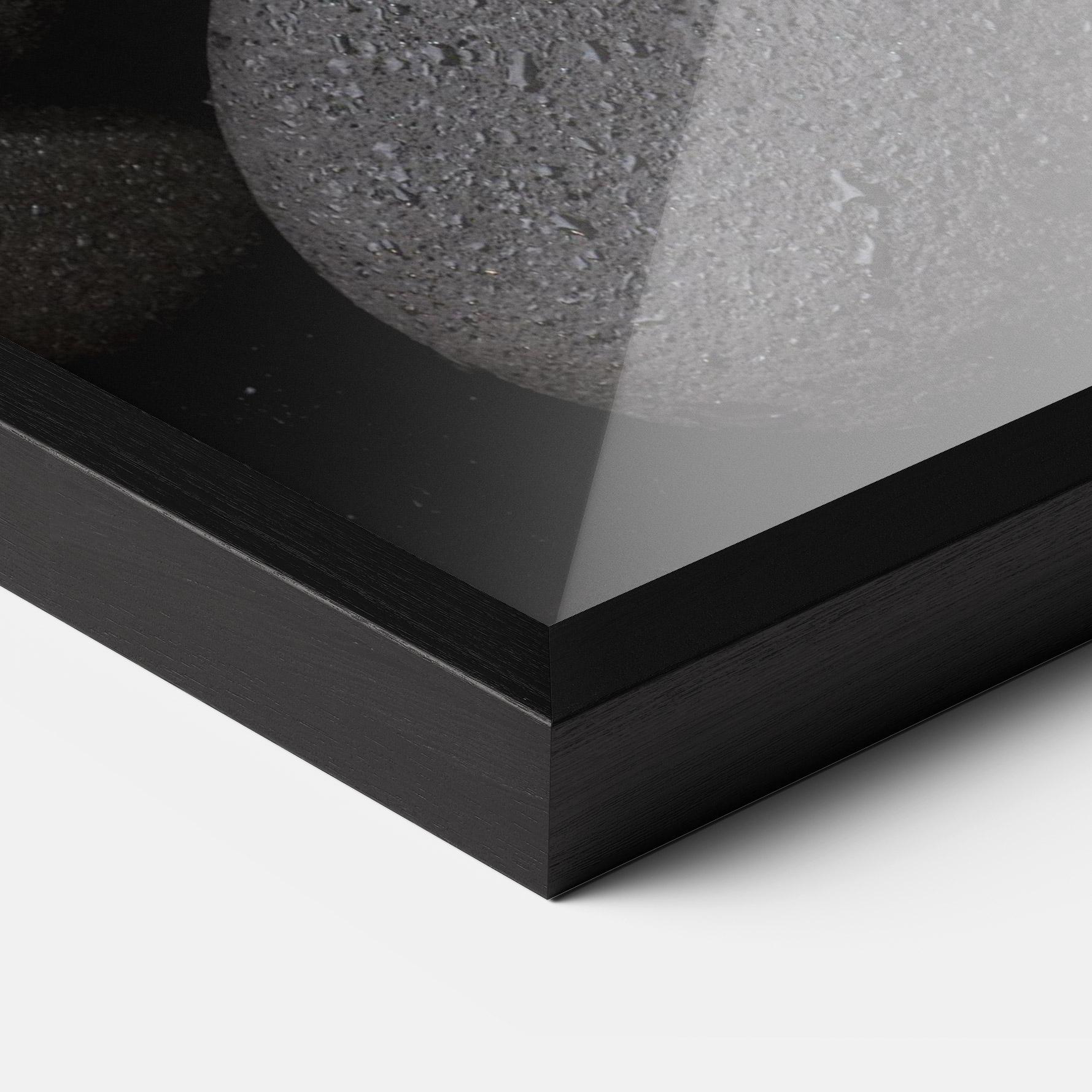 Poster Înrămat Purple Orchid On Rocks mockup 3