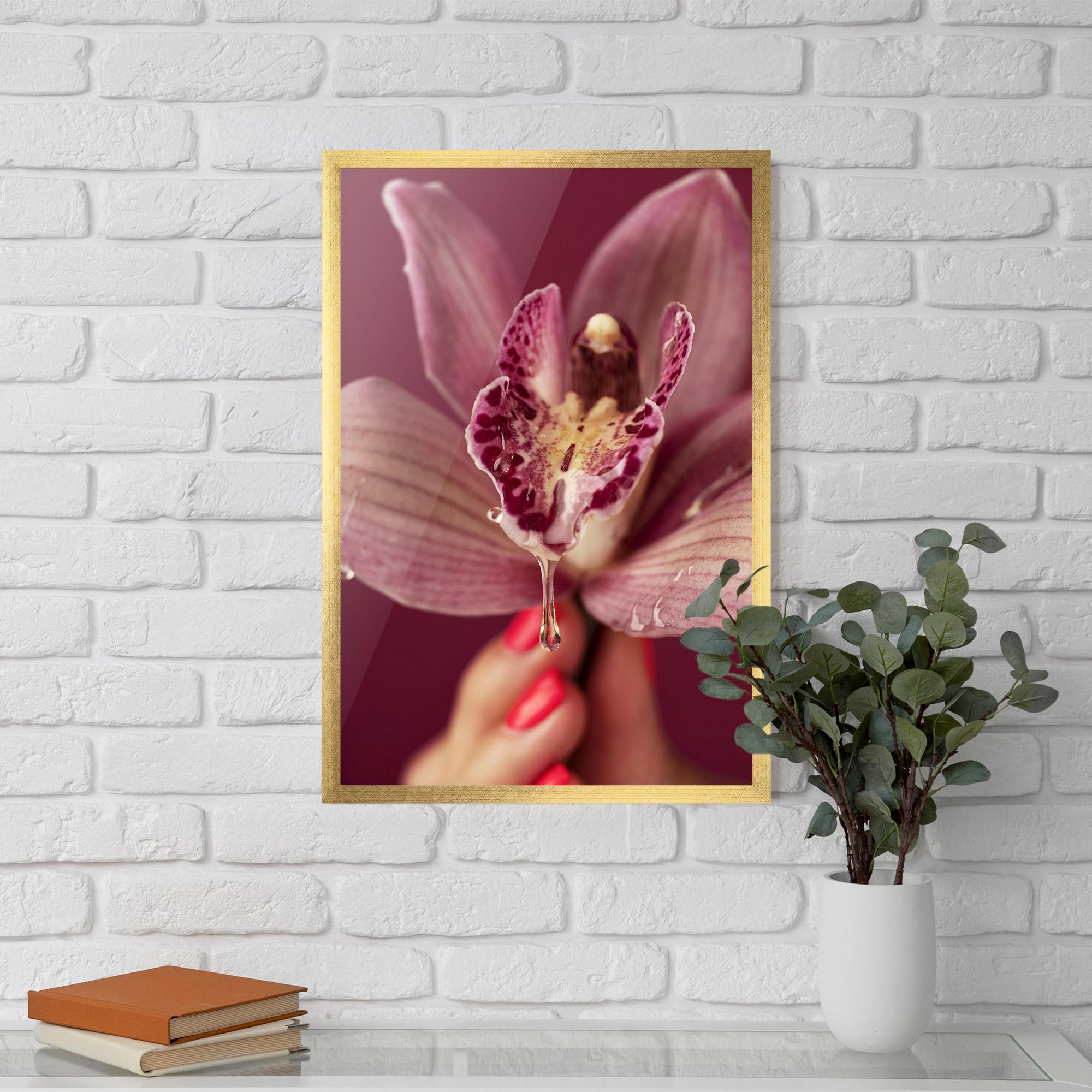 Poster Înrămat Wet Orchid mockup 5