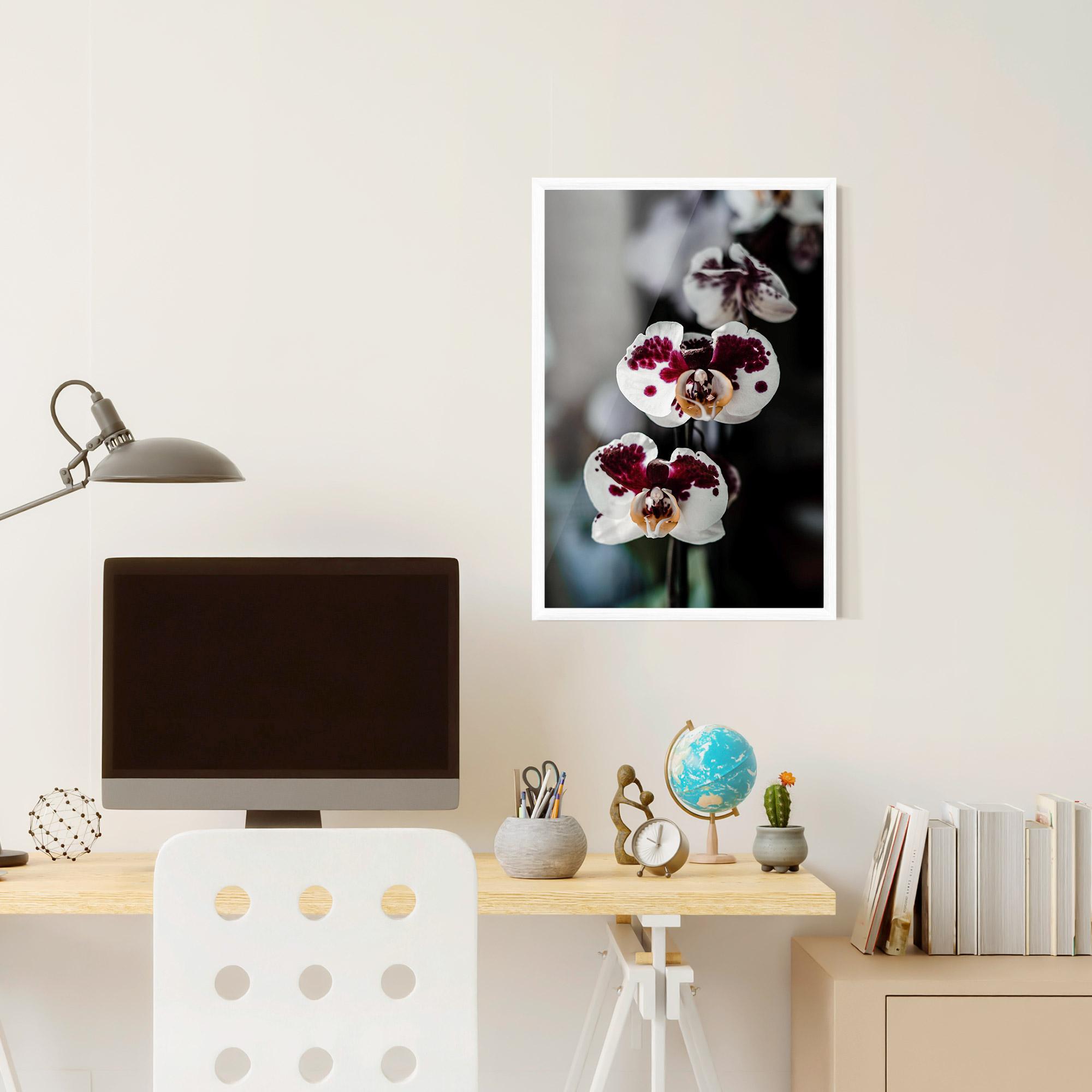 Poster Înrămat Dark Purple Orchid mockup 6