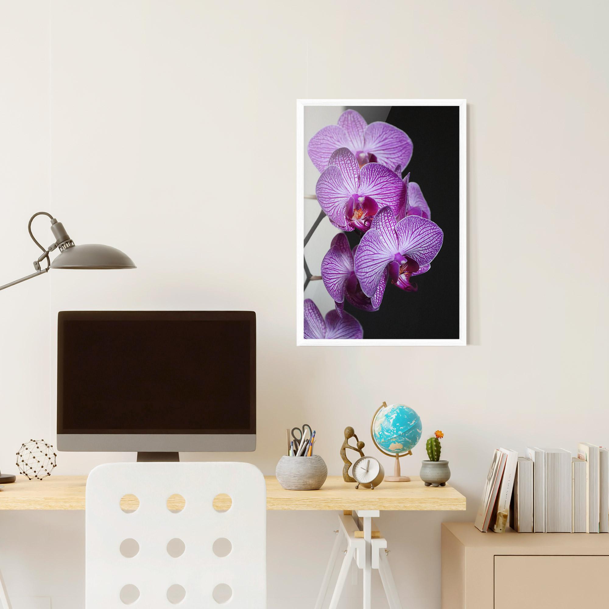 Poster Înrămat Purple Orchid On Black mockup 6