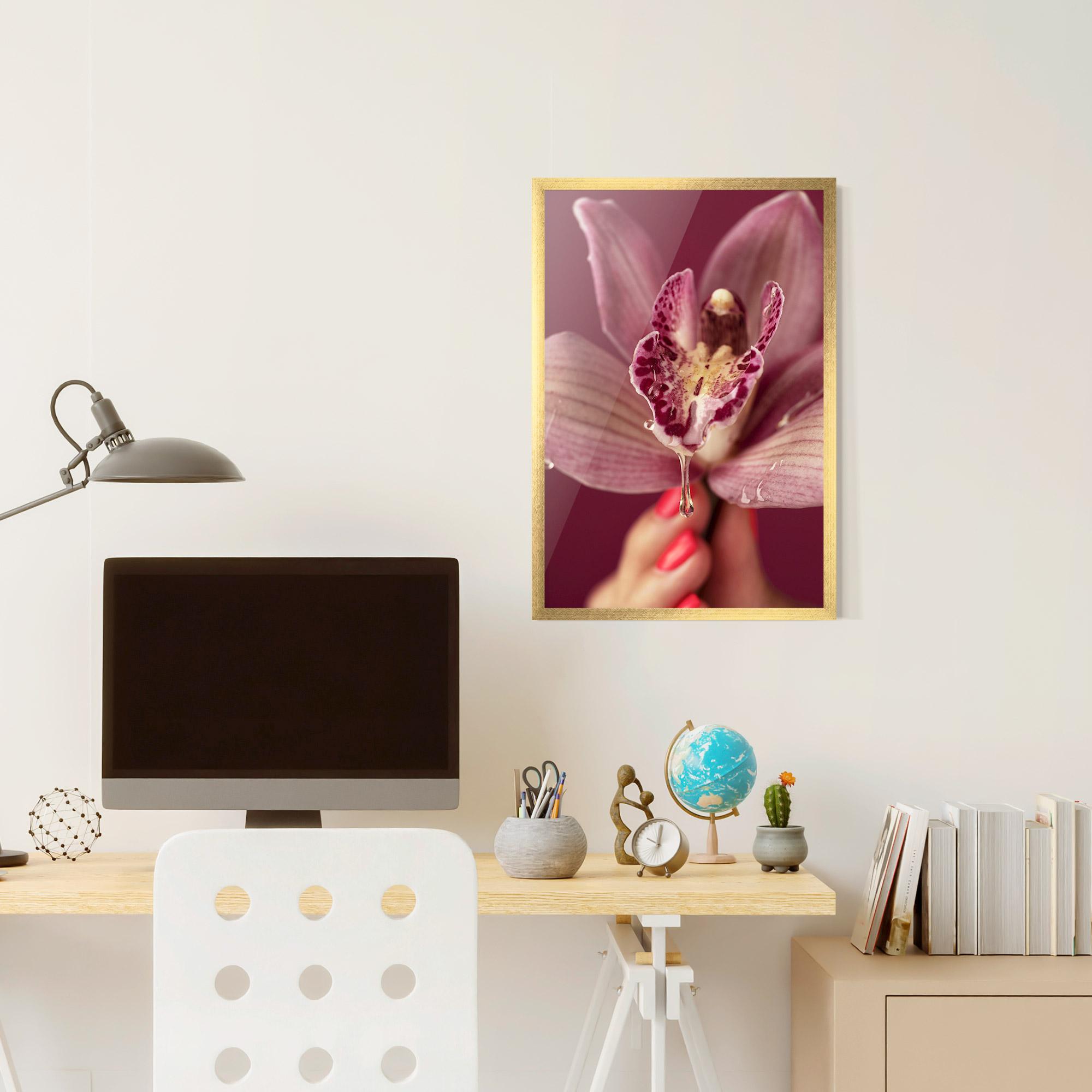 Poster Înrămat Wet Orchid mockup 6