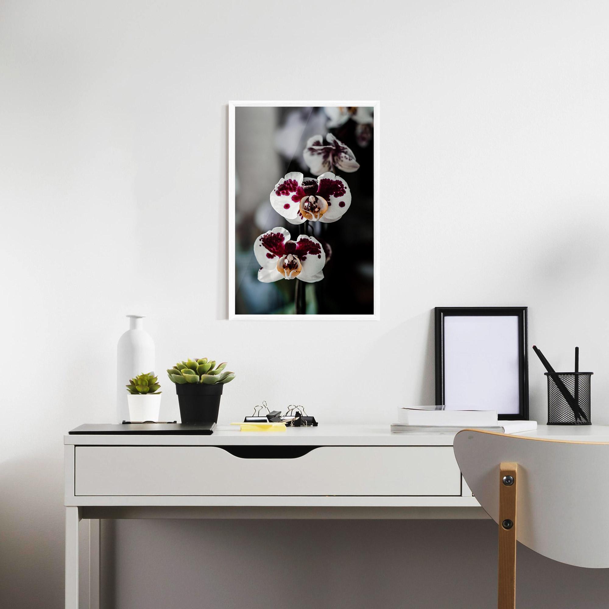 Poster Înrămat Dark Purple Orchid mockup 7