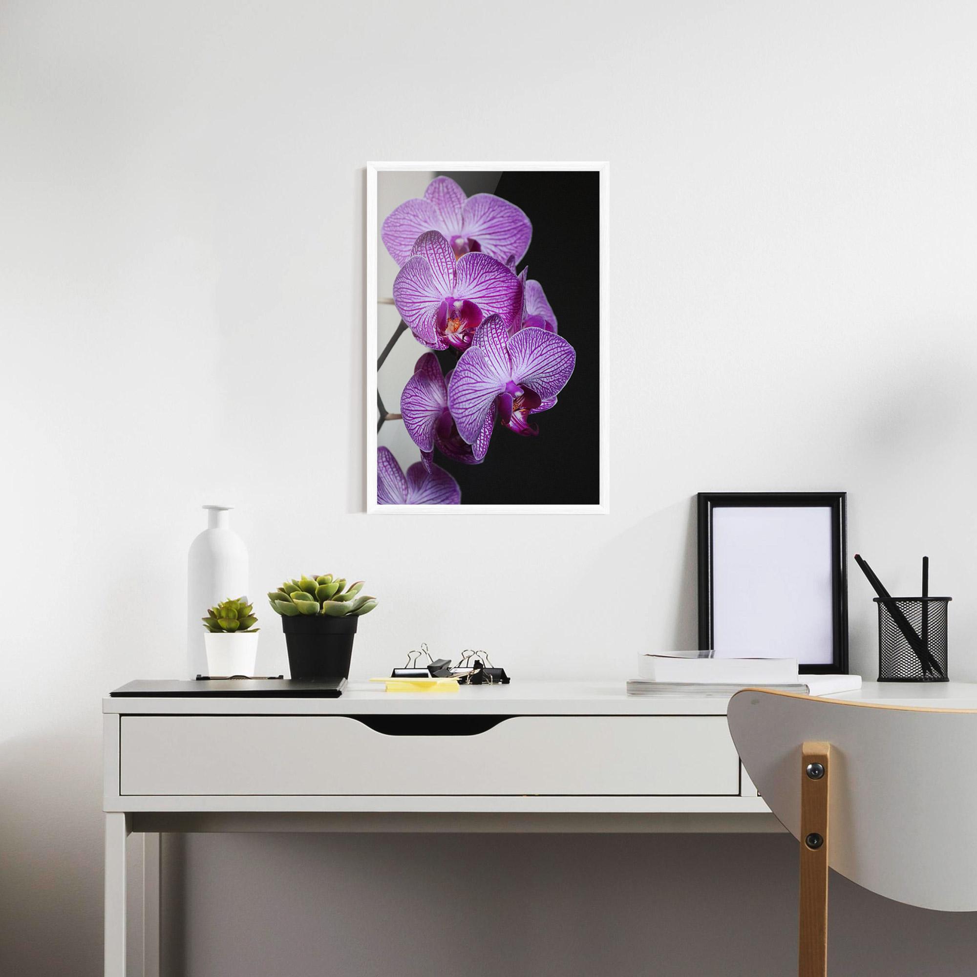 Poster Înrămat Purple Orchid On Black mockup 7