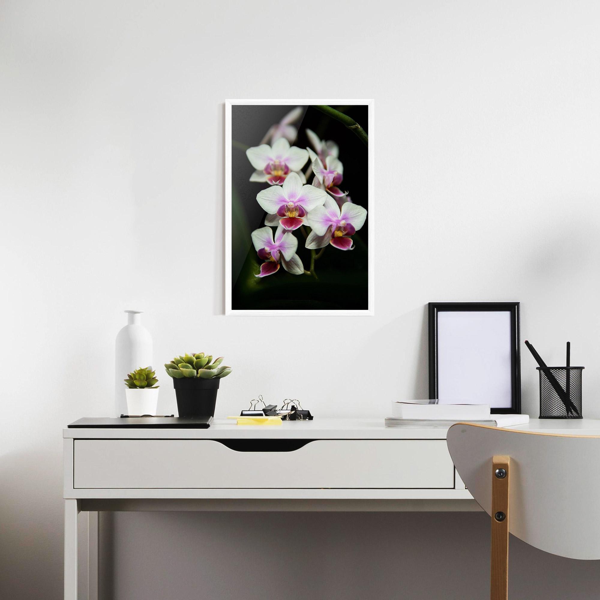 Poster Înrămat Wild White Purple Orchid mockup 7