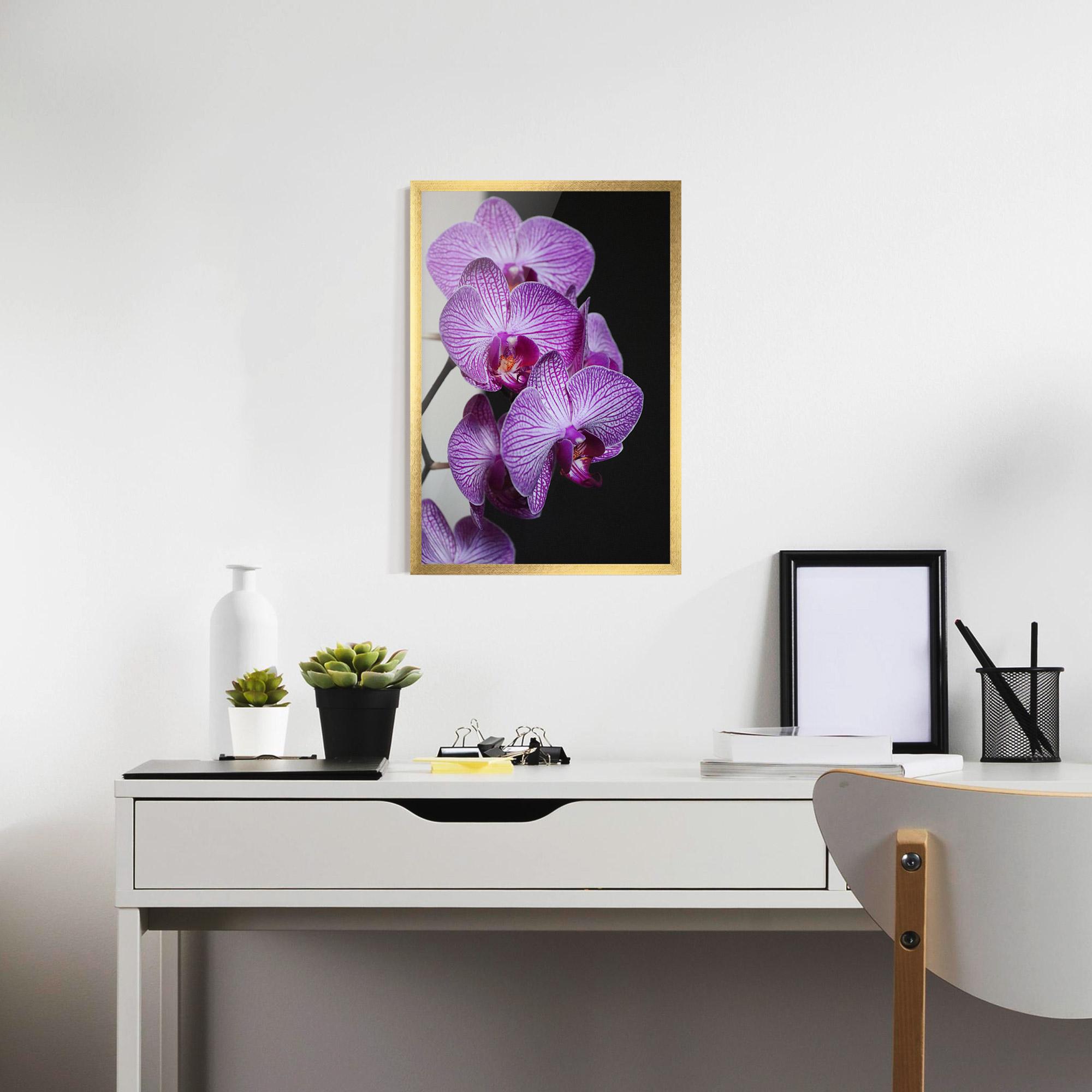 Poster Înrămat Purple Orchid On Black mockup 7