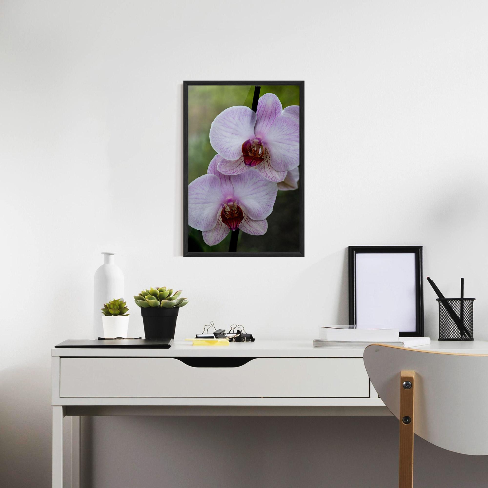 Poster Înrămat Garden Light Purple Orchid mockup 7