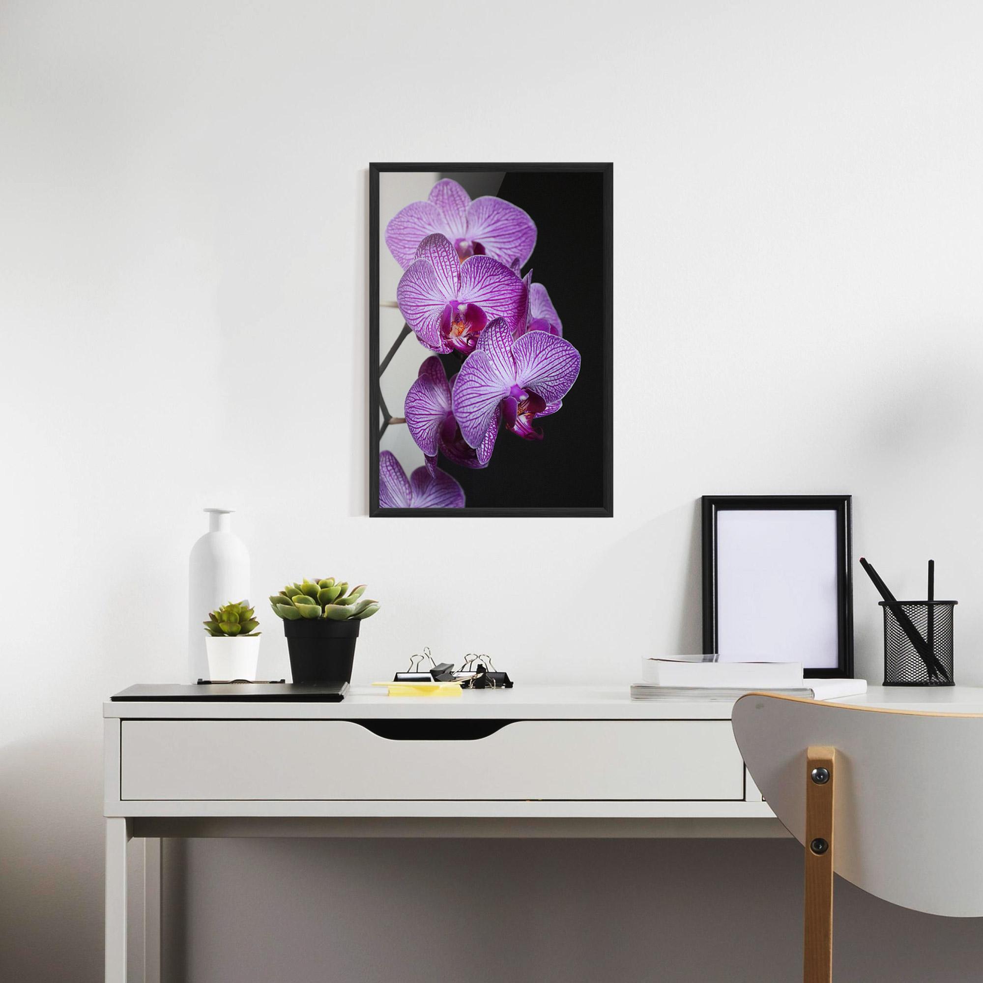 Poster Înrămat Purple Orchid On Black mockup 7