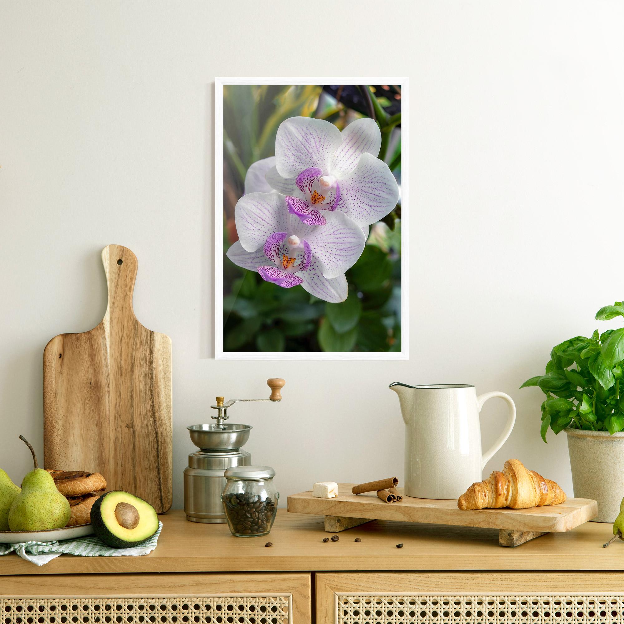 Poster Înrămat White Orchids mockup 8