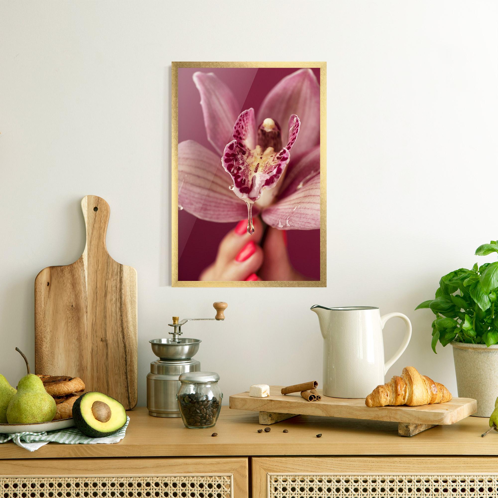 Poster Înrămat Wet Orchid mockup 8