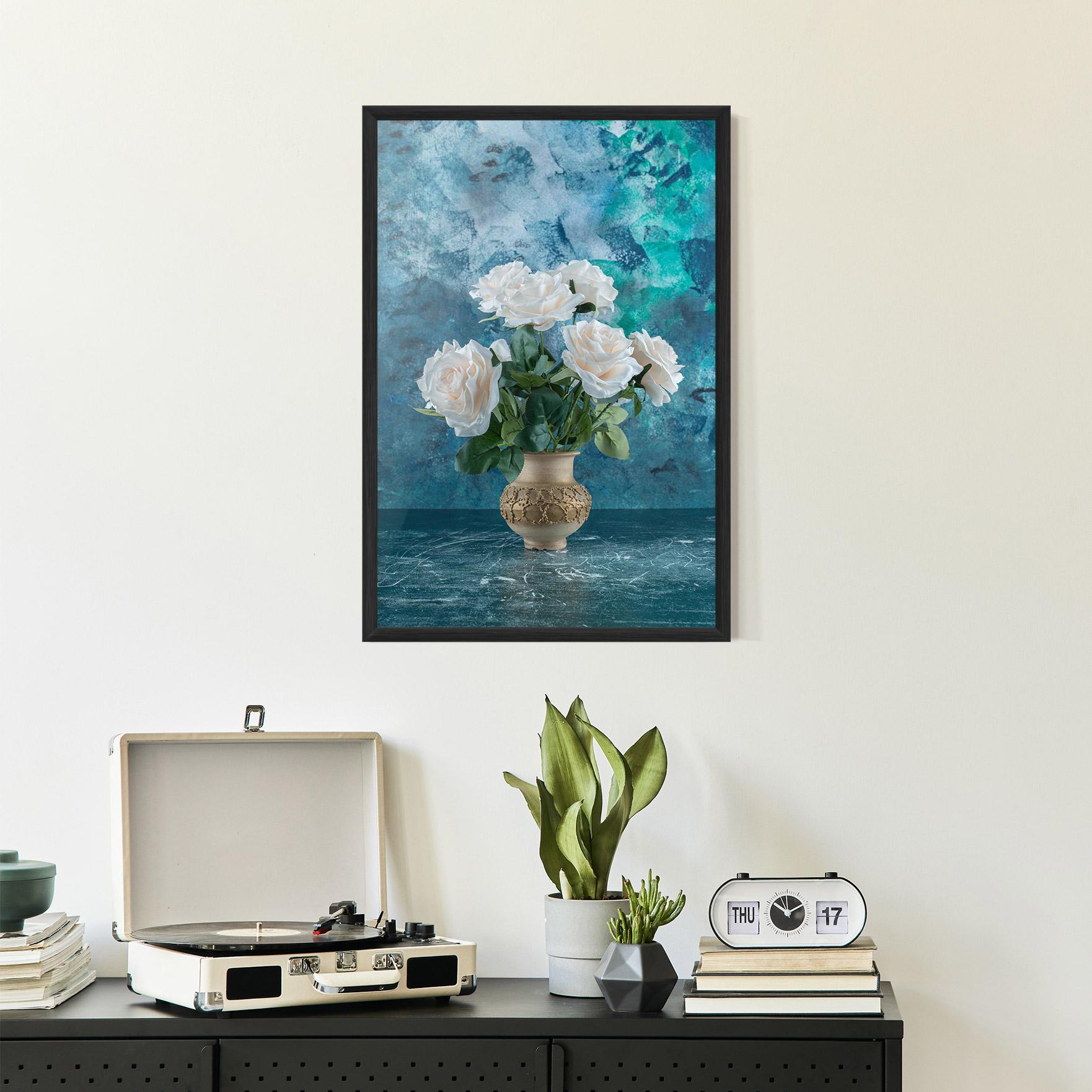 Poster Înrămat White Roses On Blue mockup 2