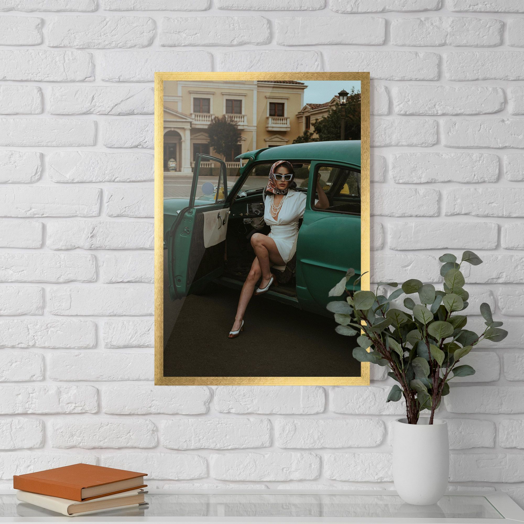 Lady Vintage Cat mockup 5