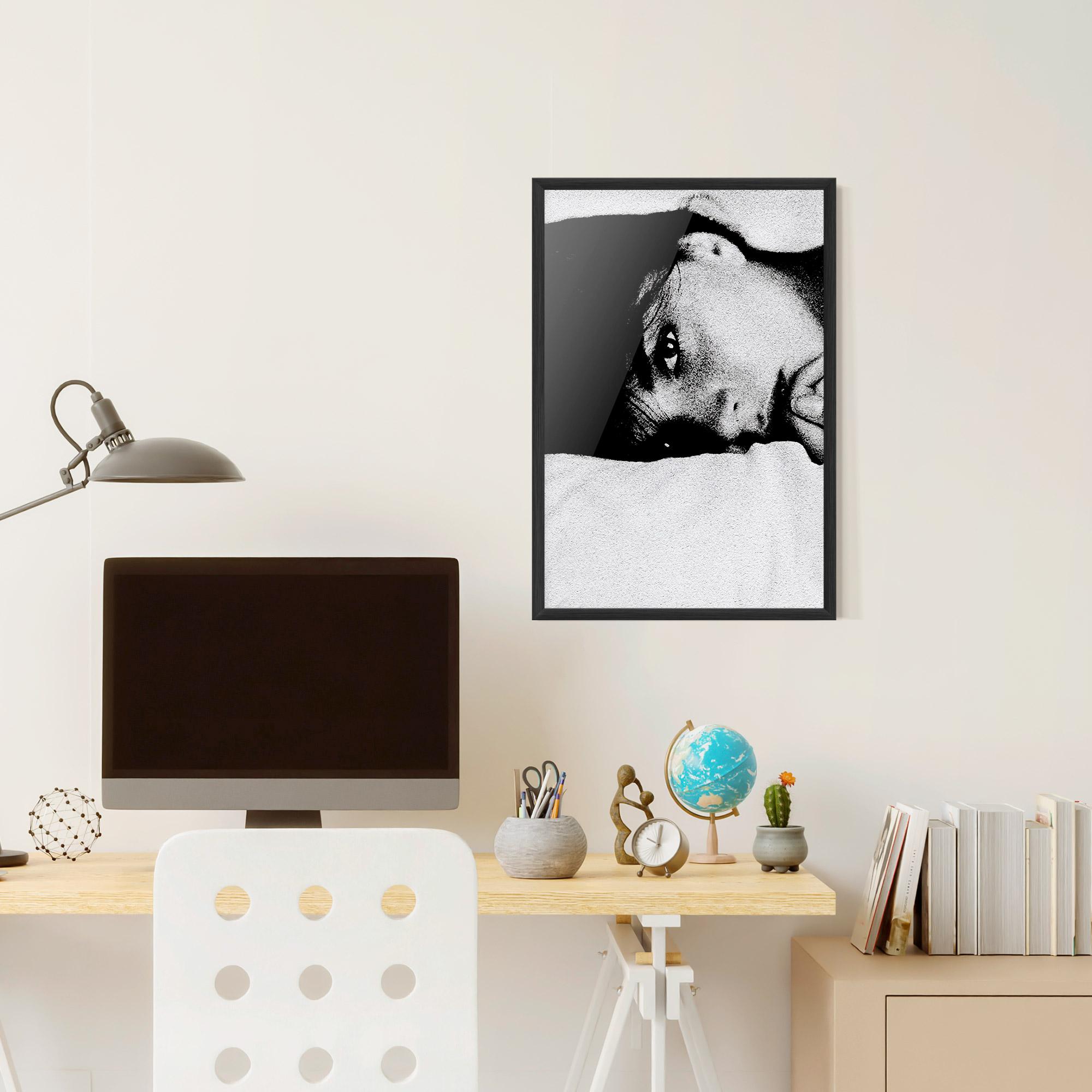 Poster Înrămat Eye Contact mockup 6