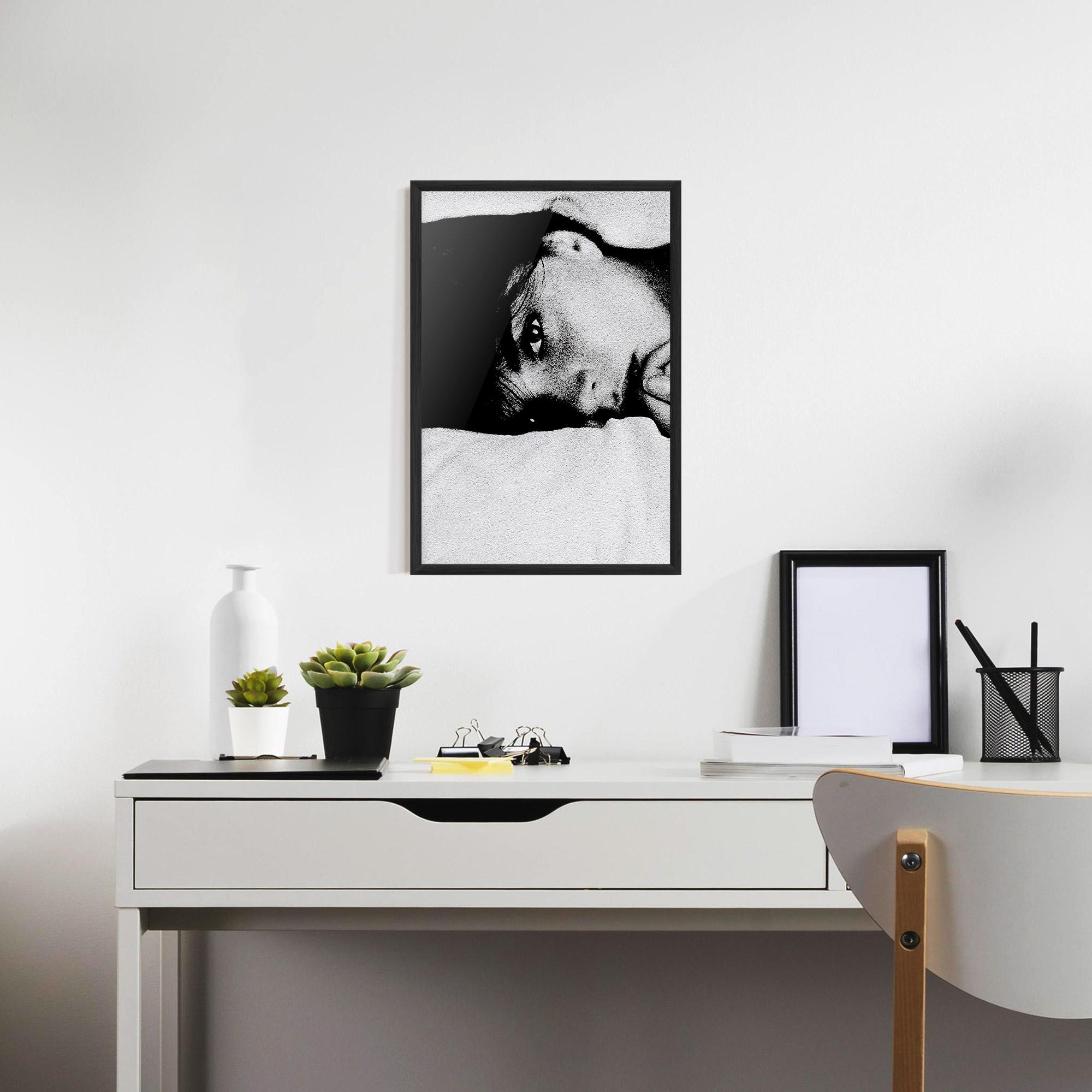 Poster Înrămat Eye Contact mockup 7