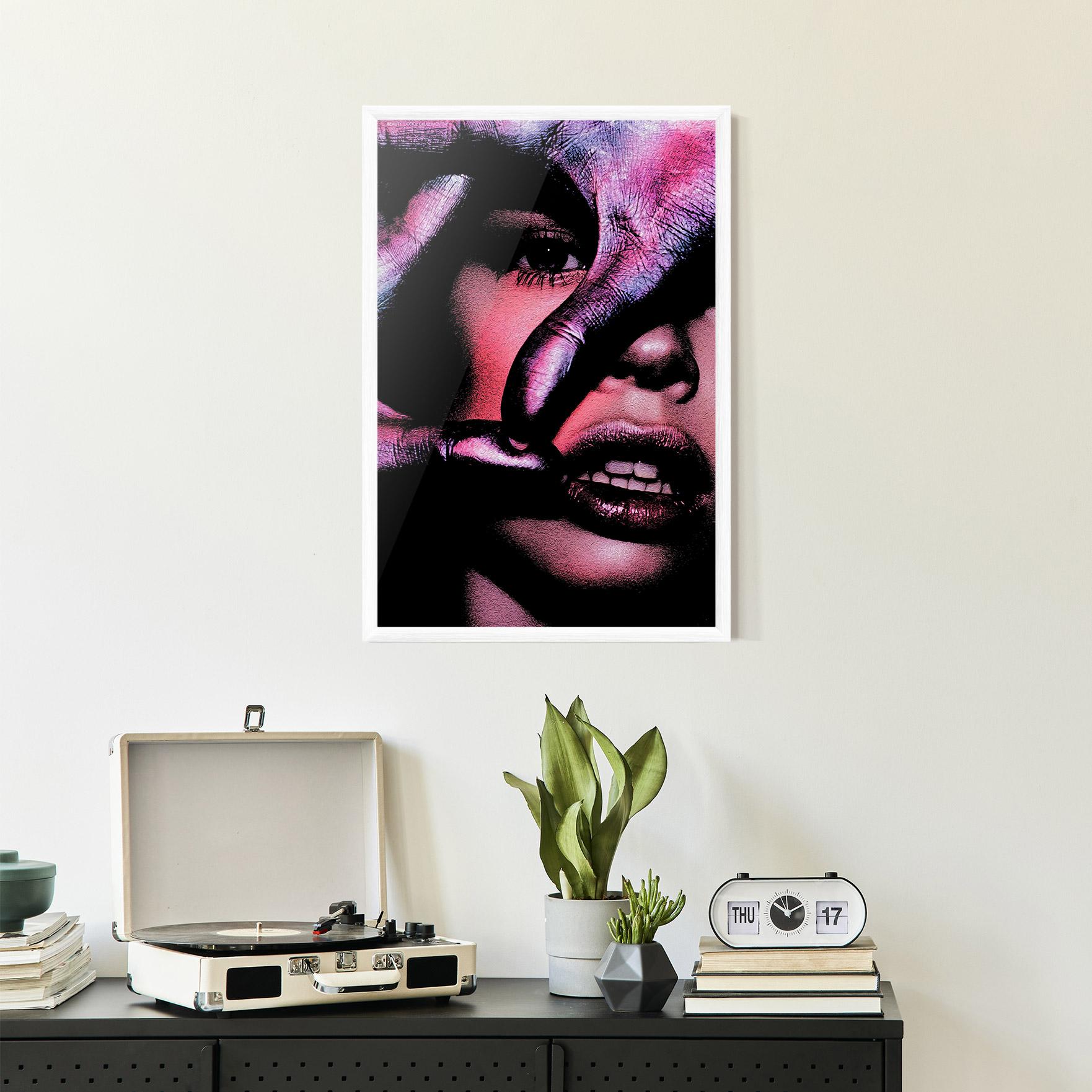 Poster Înrămat Purple Glitter Hand mockup 2