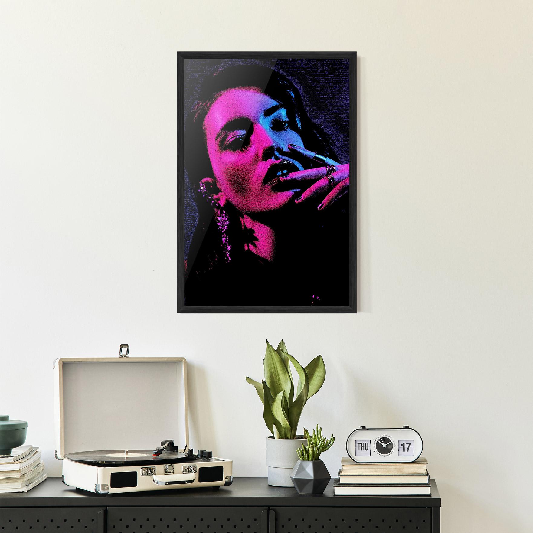 Poster Înrămat Purple Light Lady mockup 2
