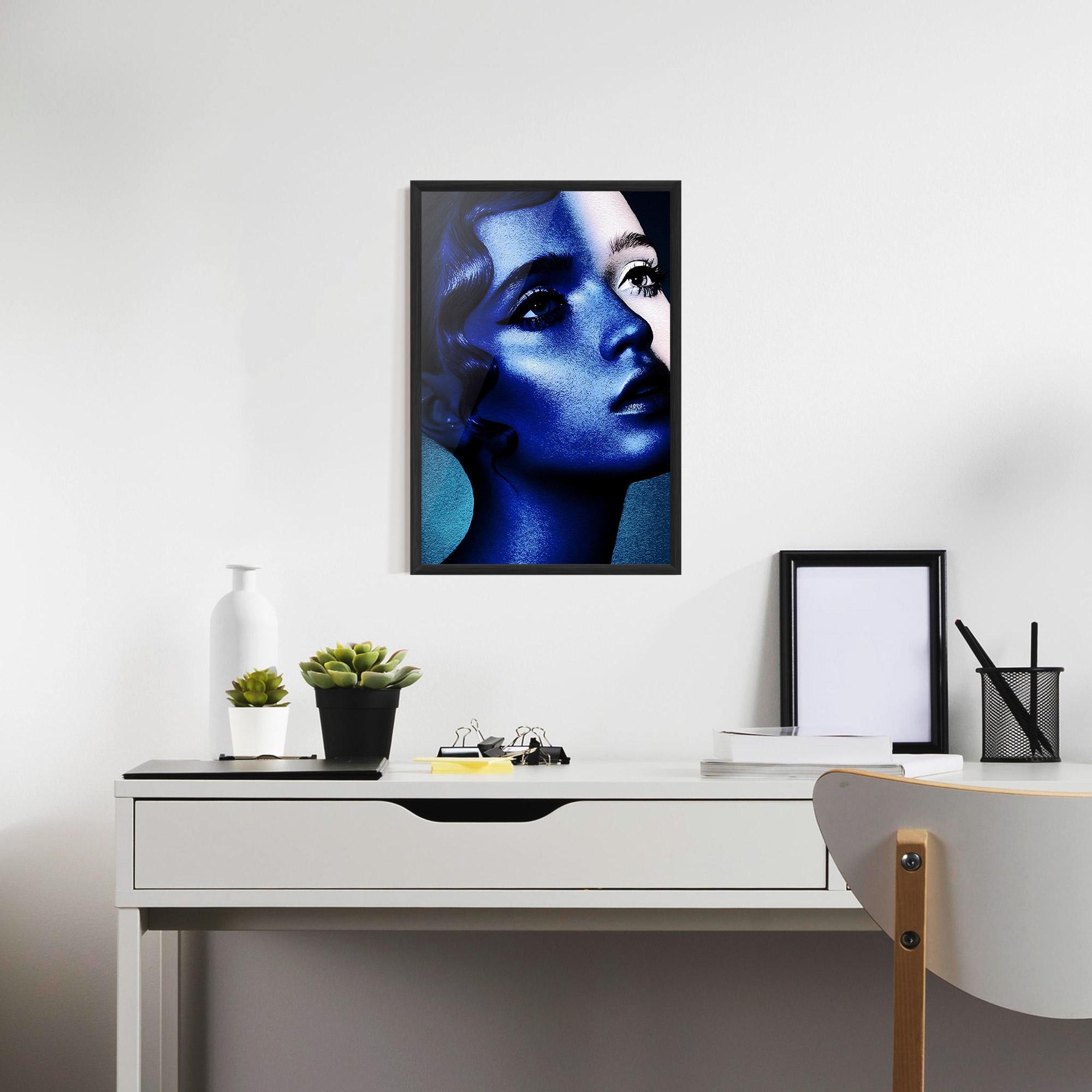 Poster Înrămat Blue White Face Art mockup 7