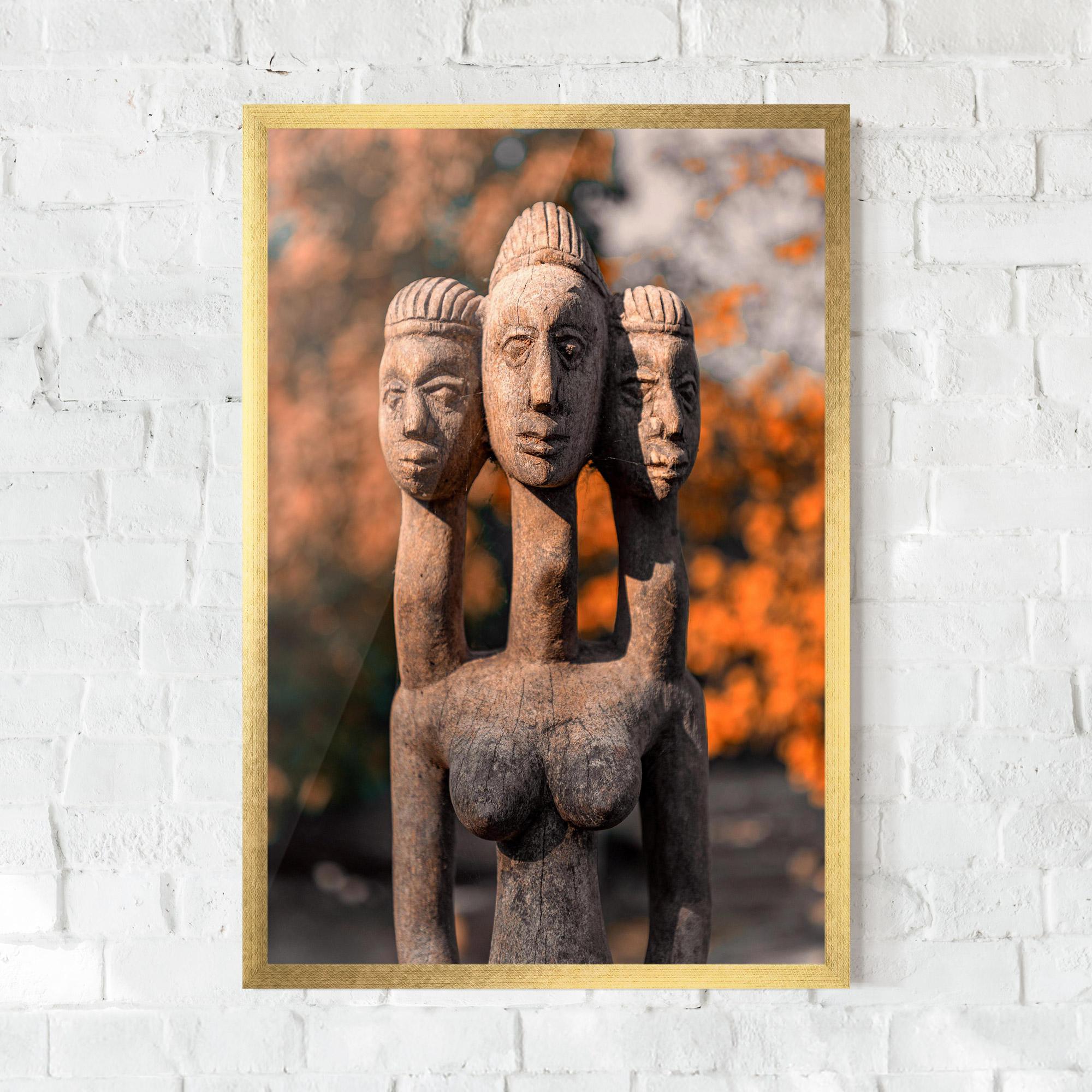 Poster Înrămat Three Heads Statue mockup 0