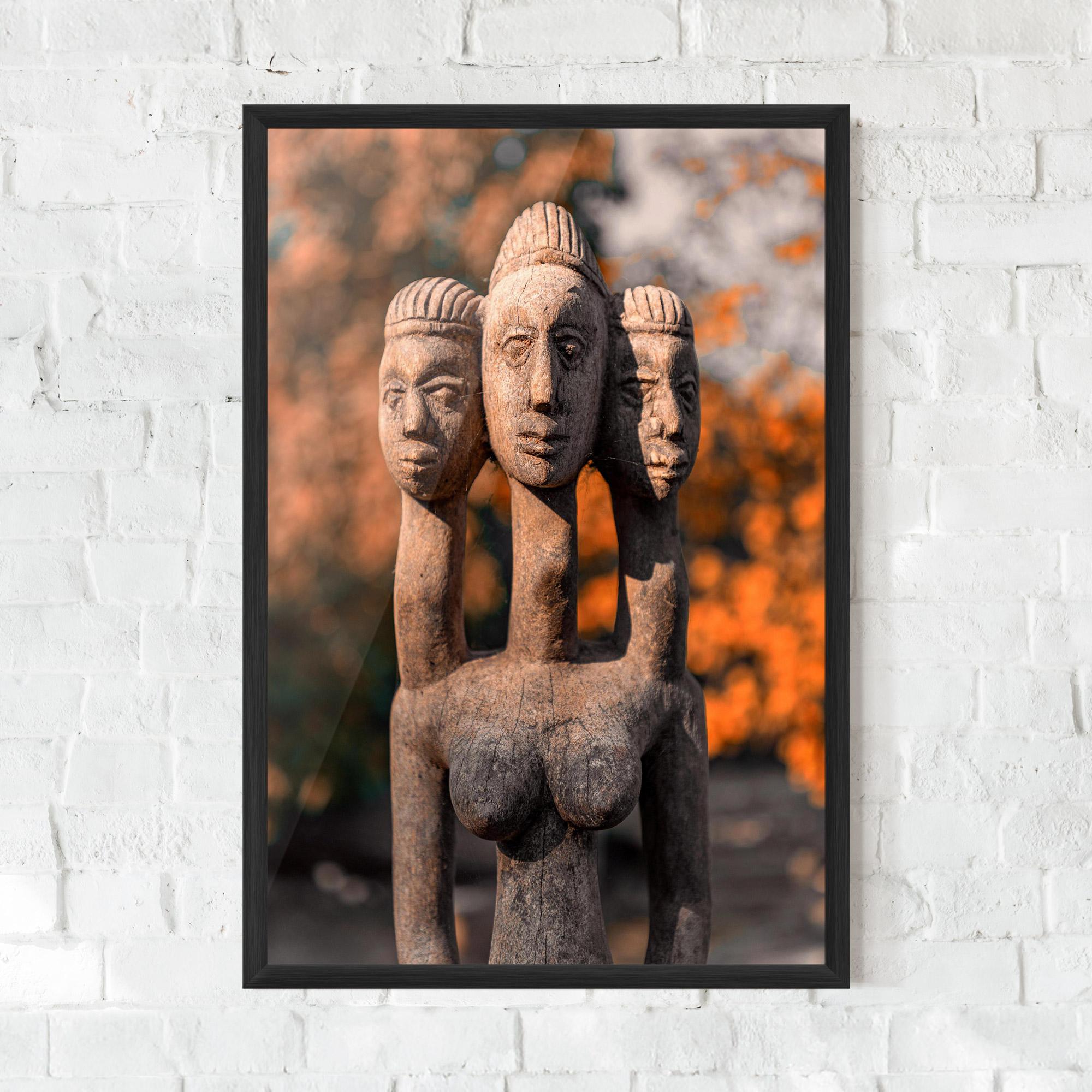 Poster Înrămat Three Heads Statue mockup 0