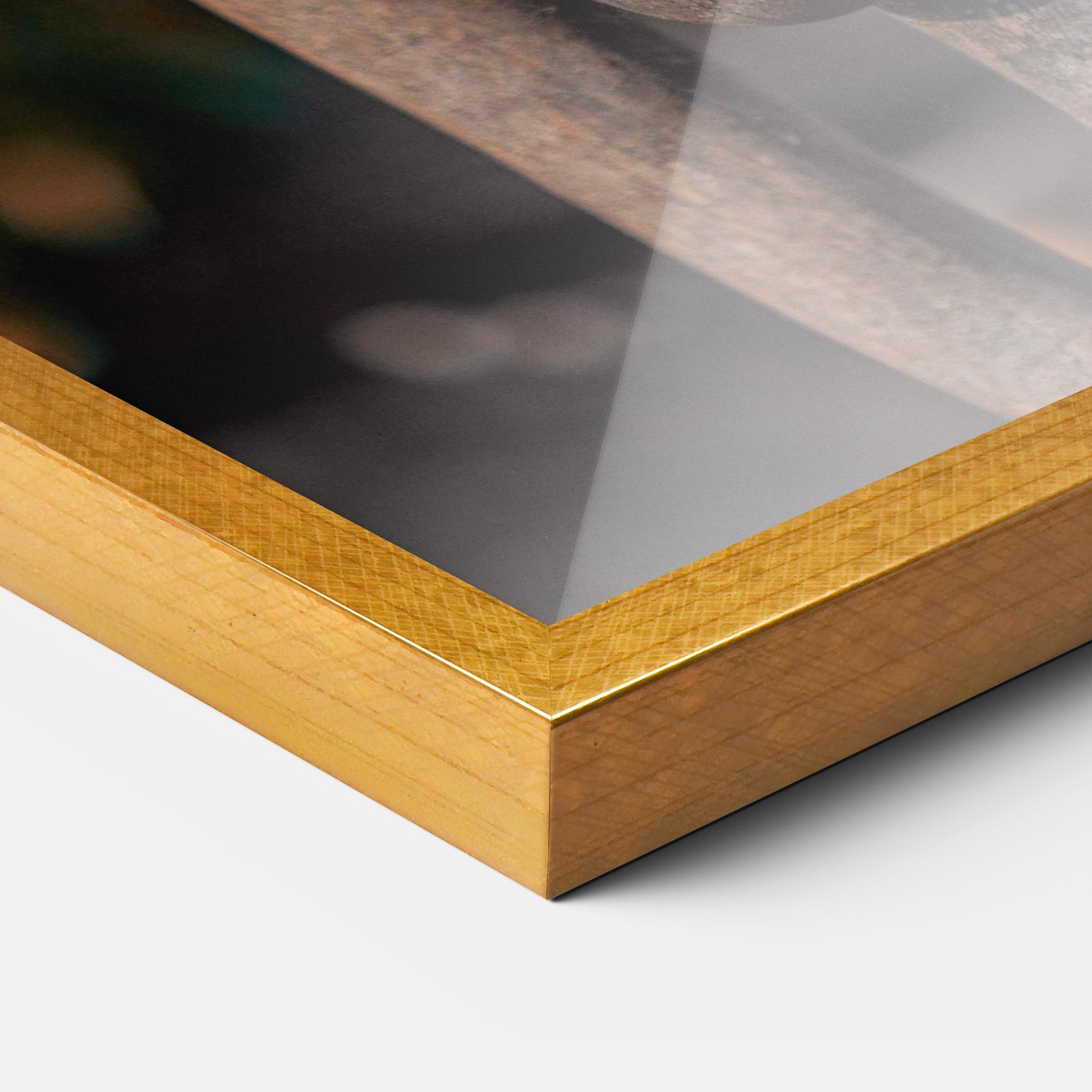 Poster Înrămat Three Heads Statue mockup 3