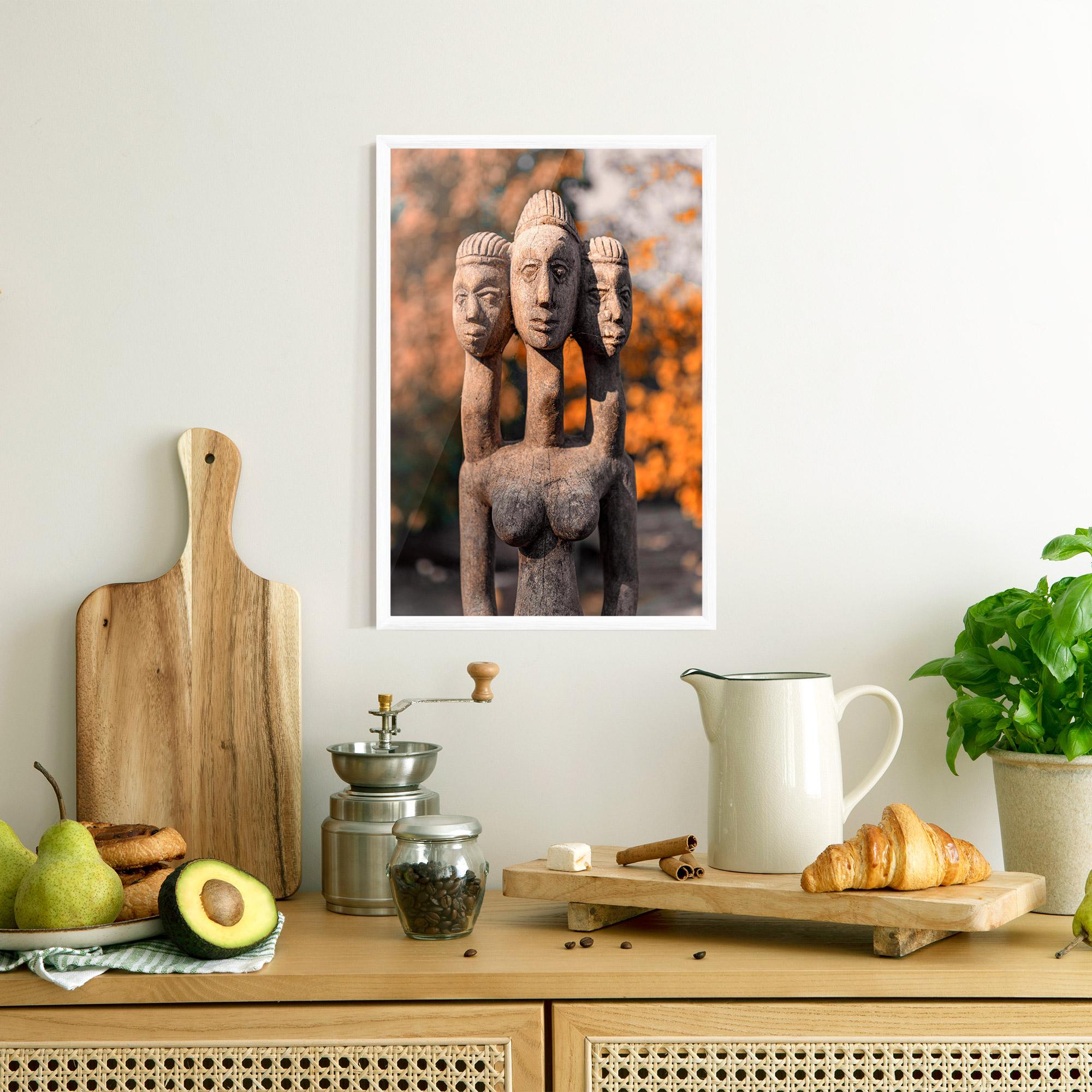 Poster Înrămat Three Heads Statue mockup 8