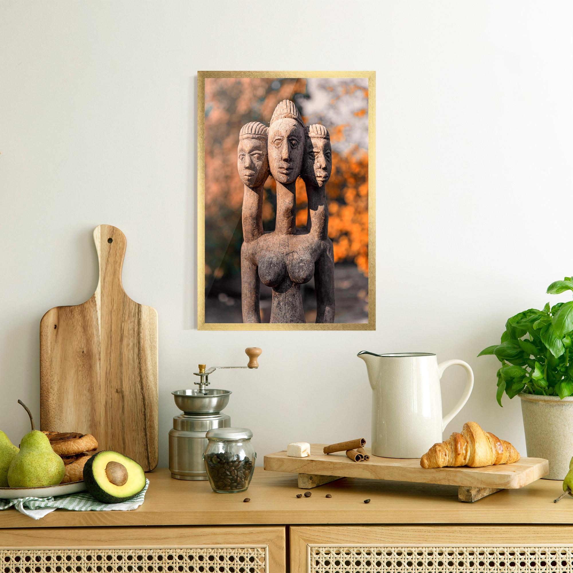 Poster Înrămat Three Heads Statue mockup 8