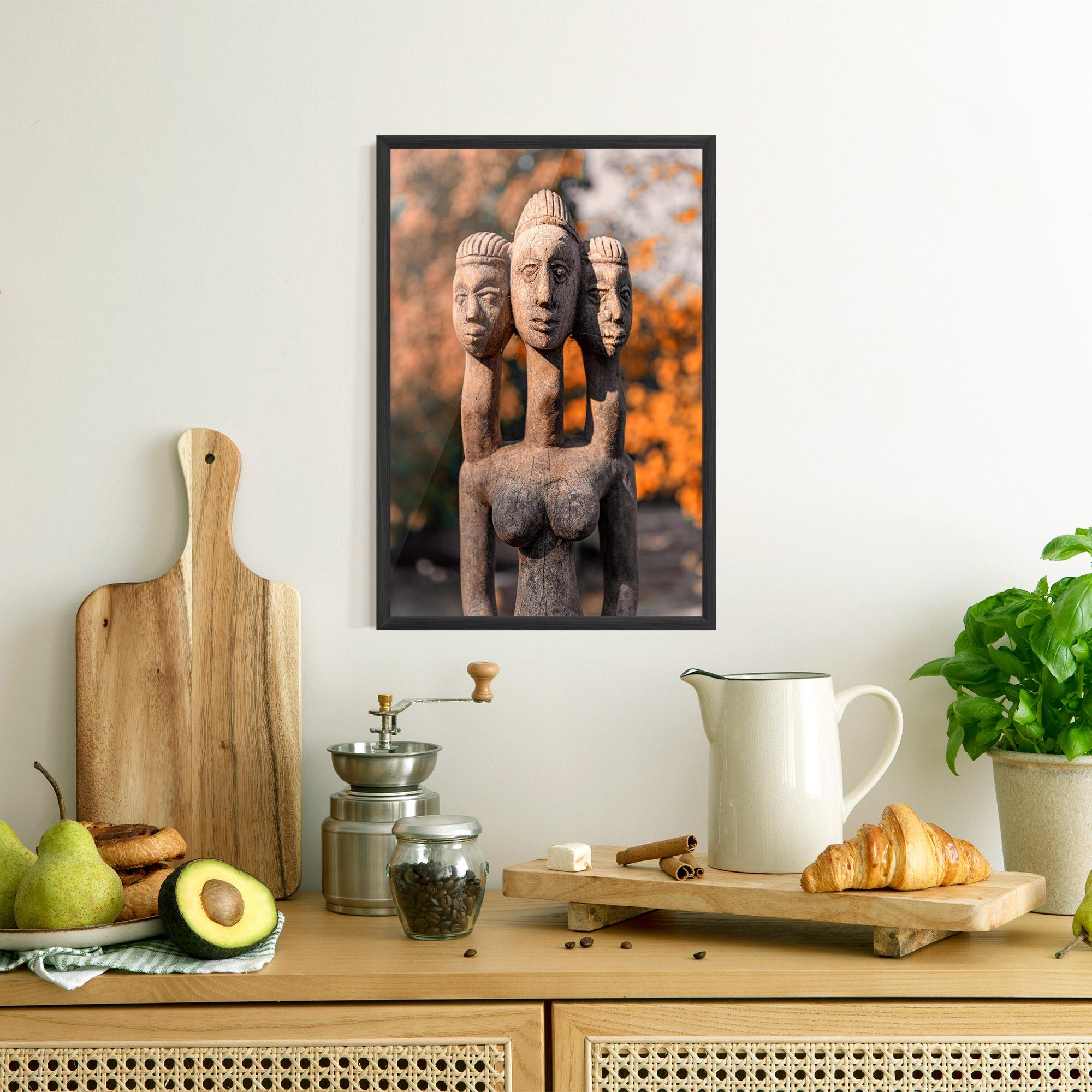 Poster Înrămat Three Heads Statue mockup 8