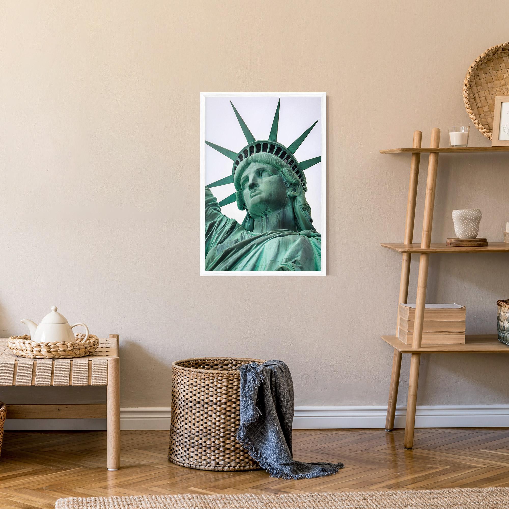 Poster Înrămat Statue Of Liberty Head mockup 9