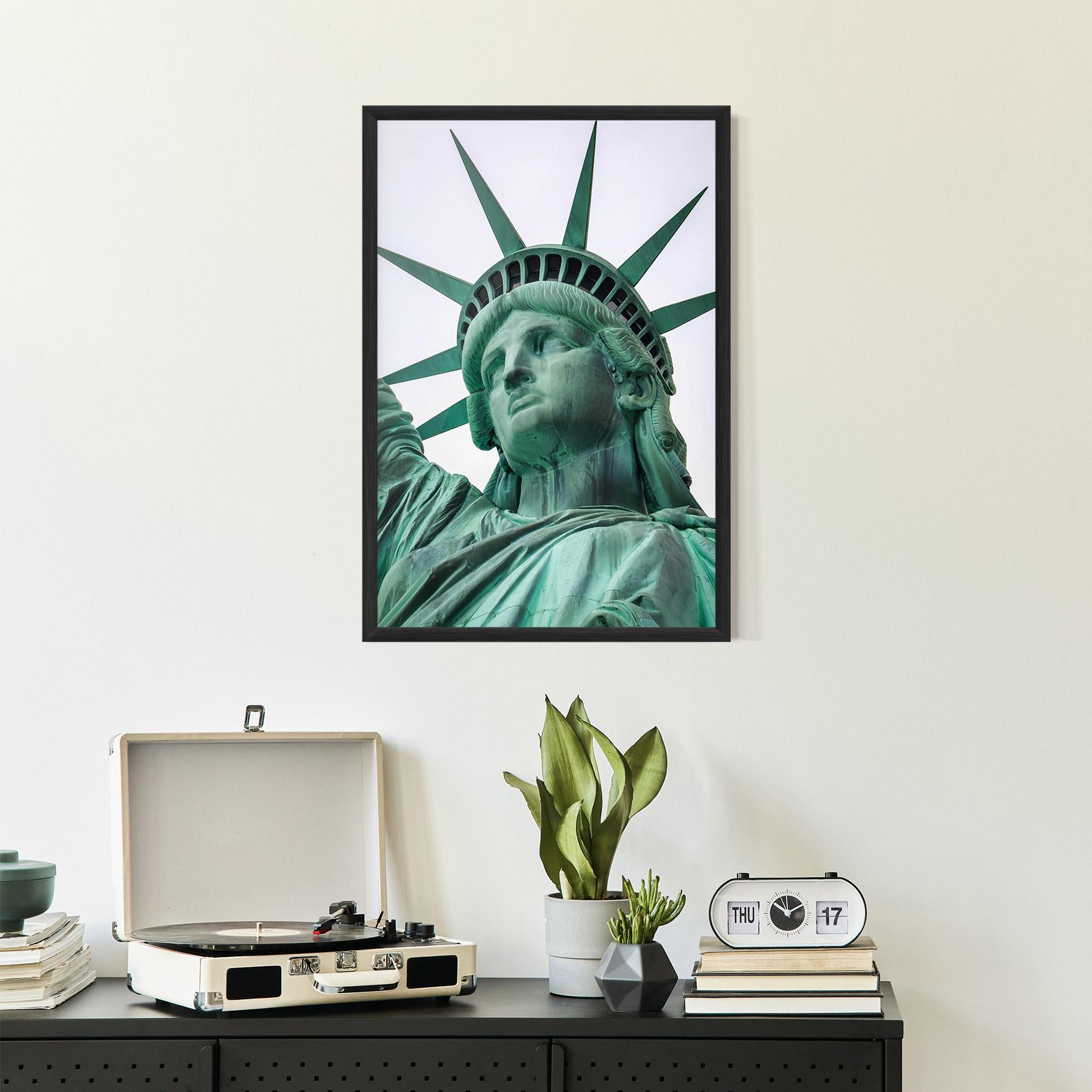 Poster Înrămat Statue Of Liberty Head mockup 2