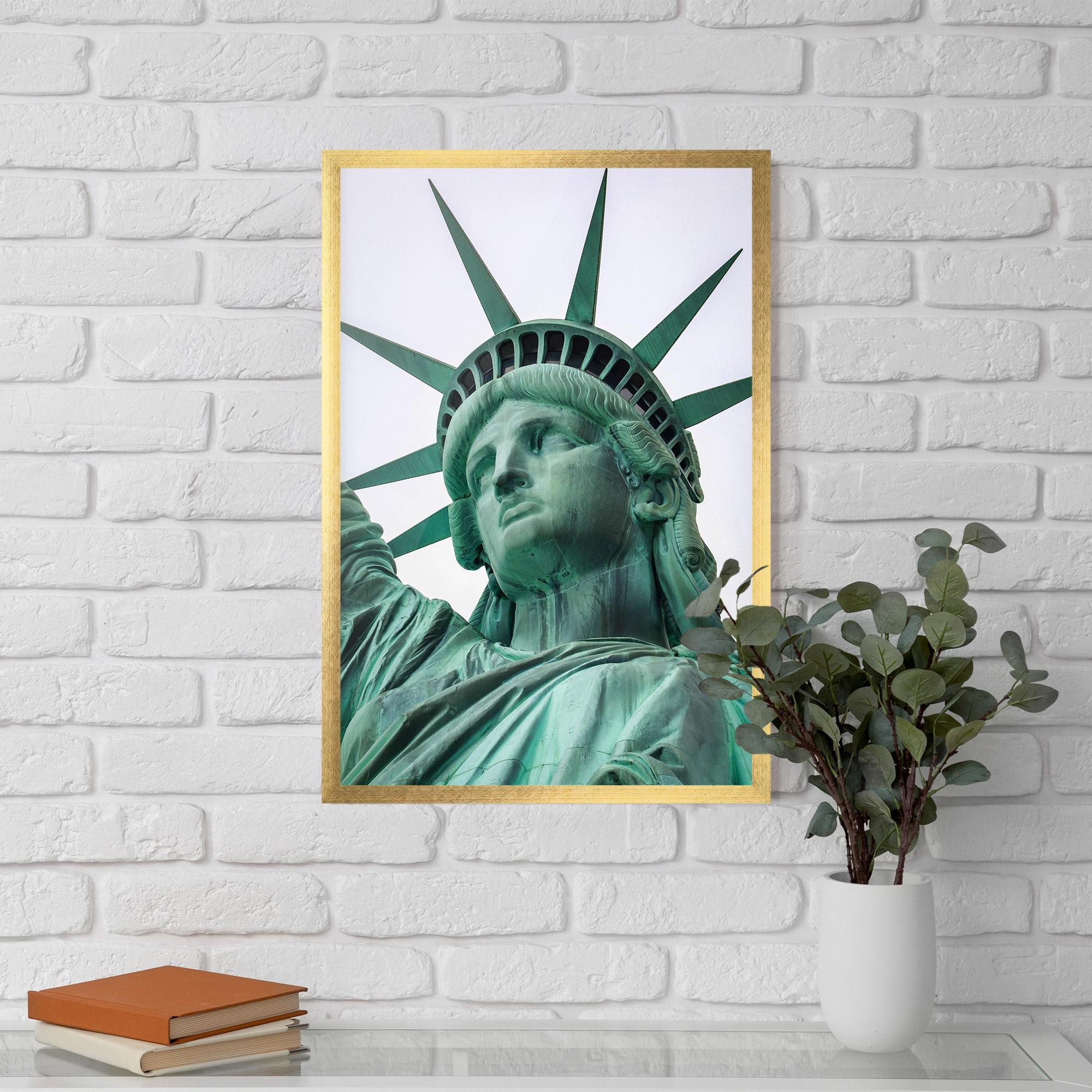 Poster Înrămat Statue Of Liberty Head mockup 5