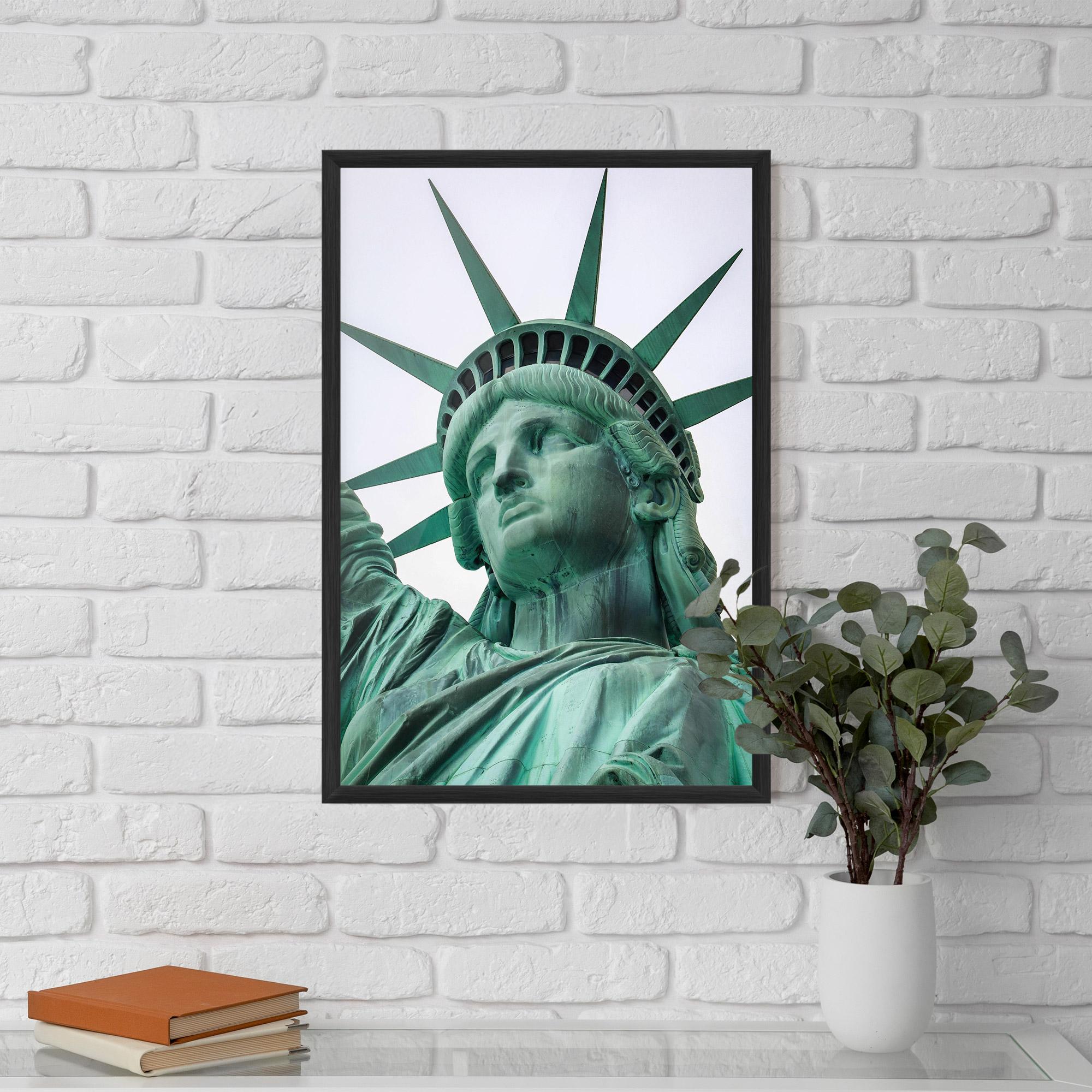 Poster Înrămat Statue Of Liberty Head mockup 5
