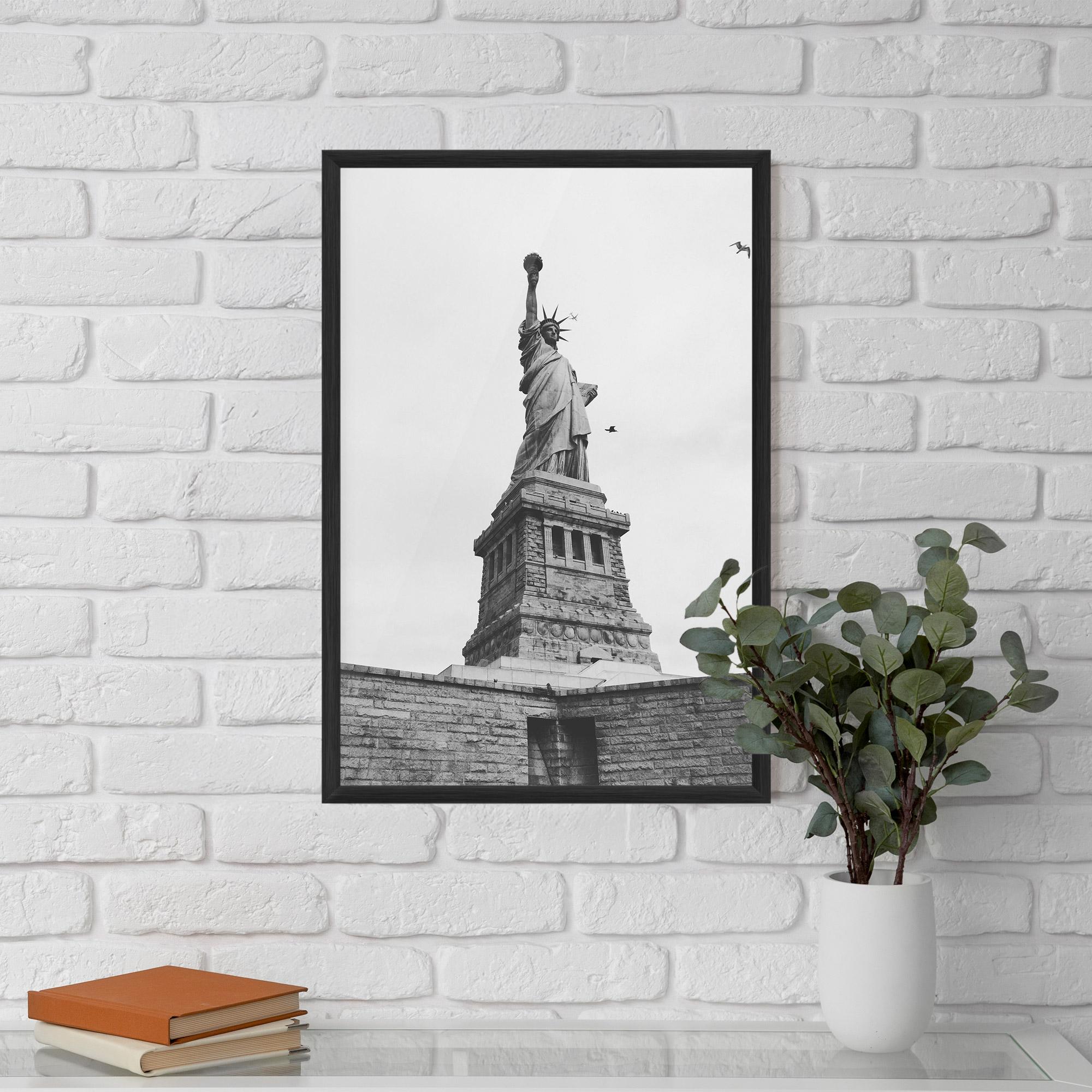 Poster Înrămat The Statue Of Liberty mockup 5