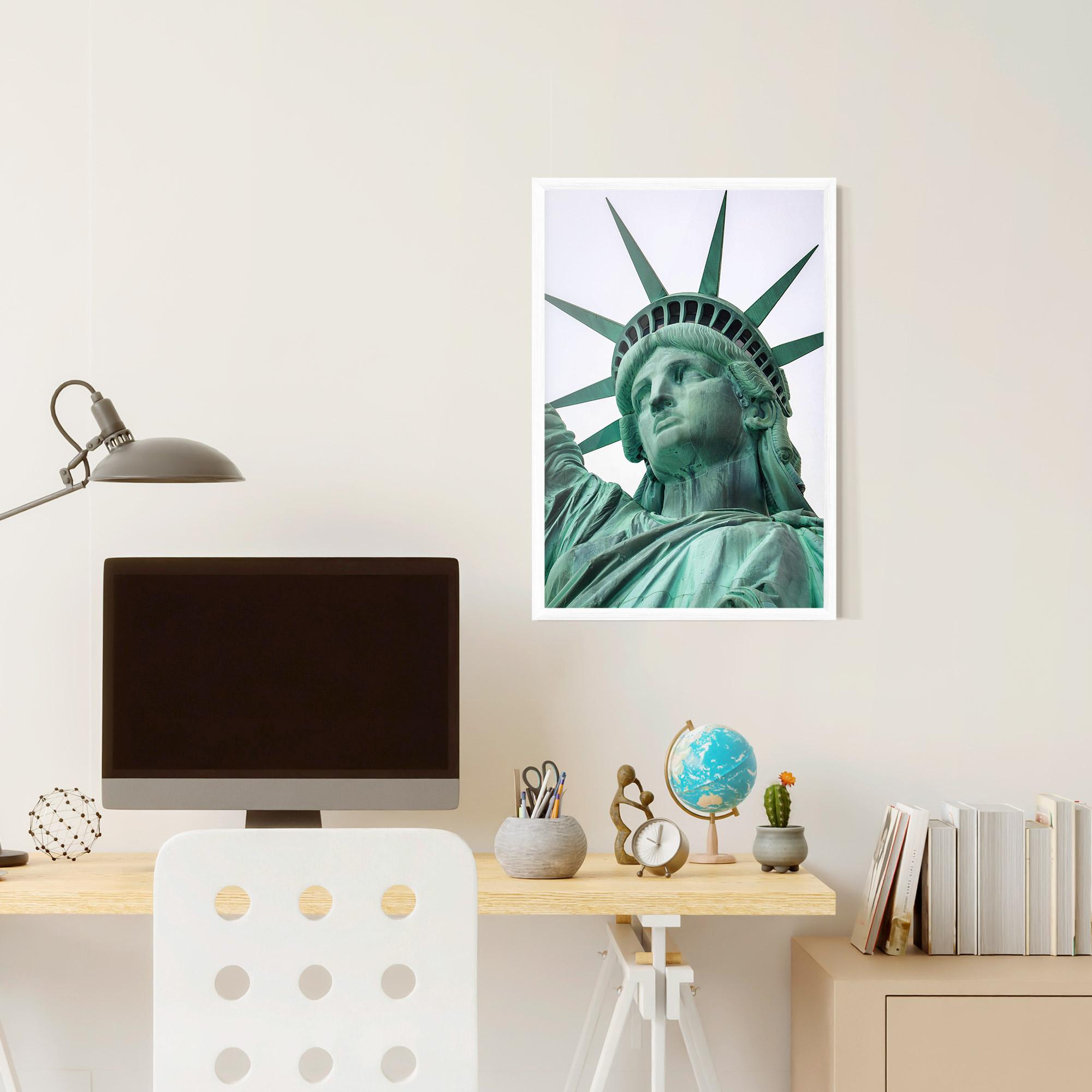 Poster Înrămat Statue Of Liberty Head mockup 6
