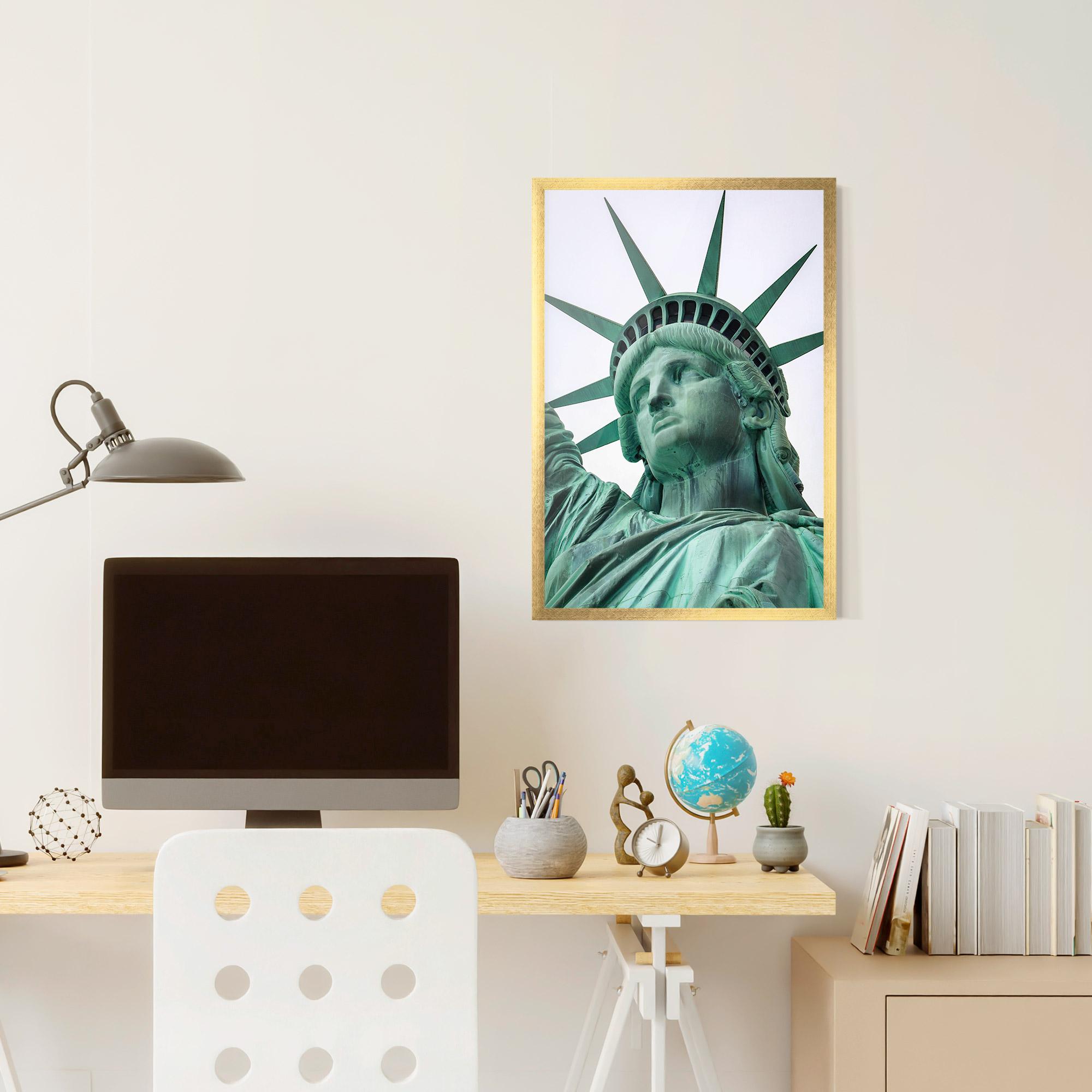 Poster Înrămat Statue Of Liberty Head mockup 6