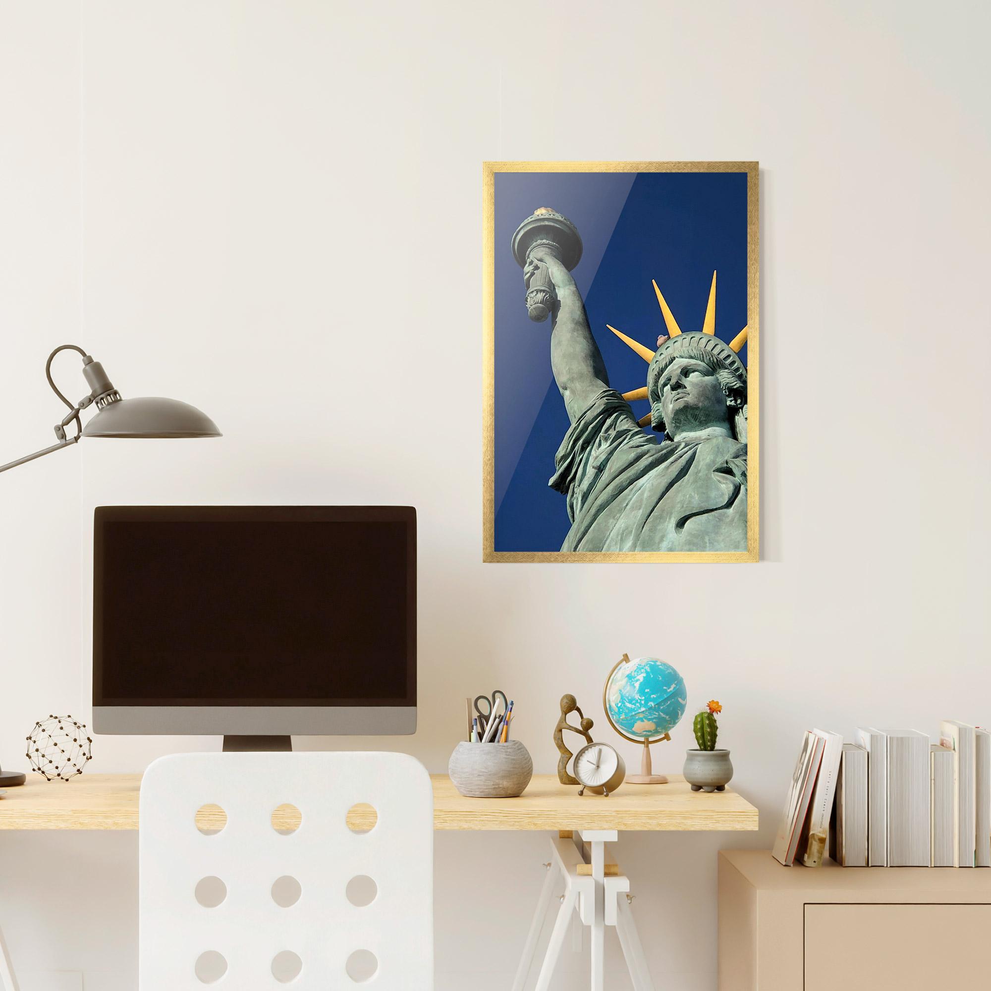 Poster Înrămat Statue Of Liberty mockup 6