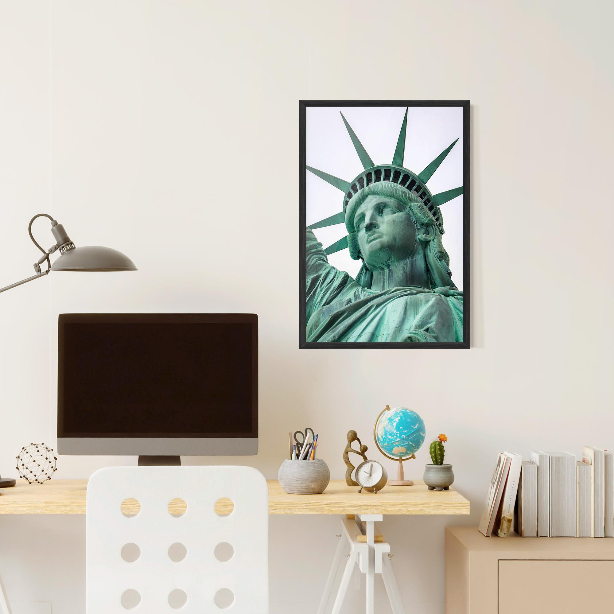 Poster Înrămat Statue Of Liberty Head mockup 6