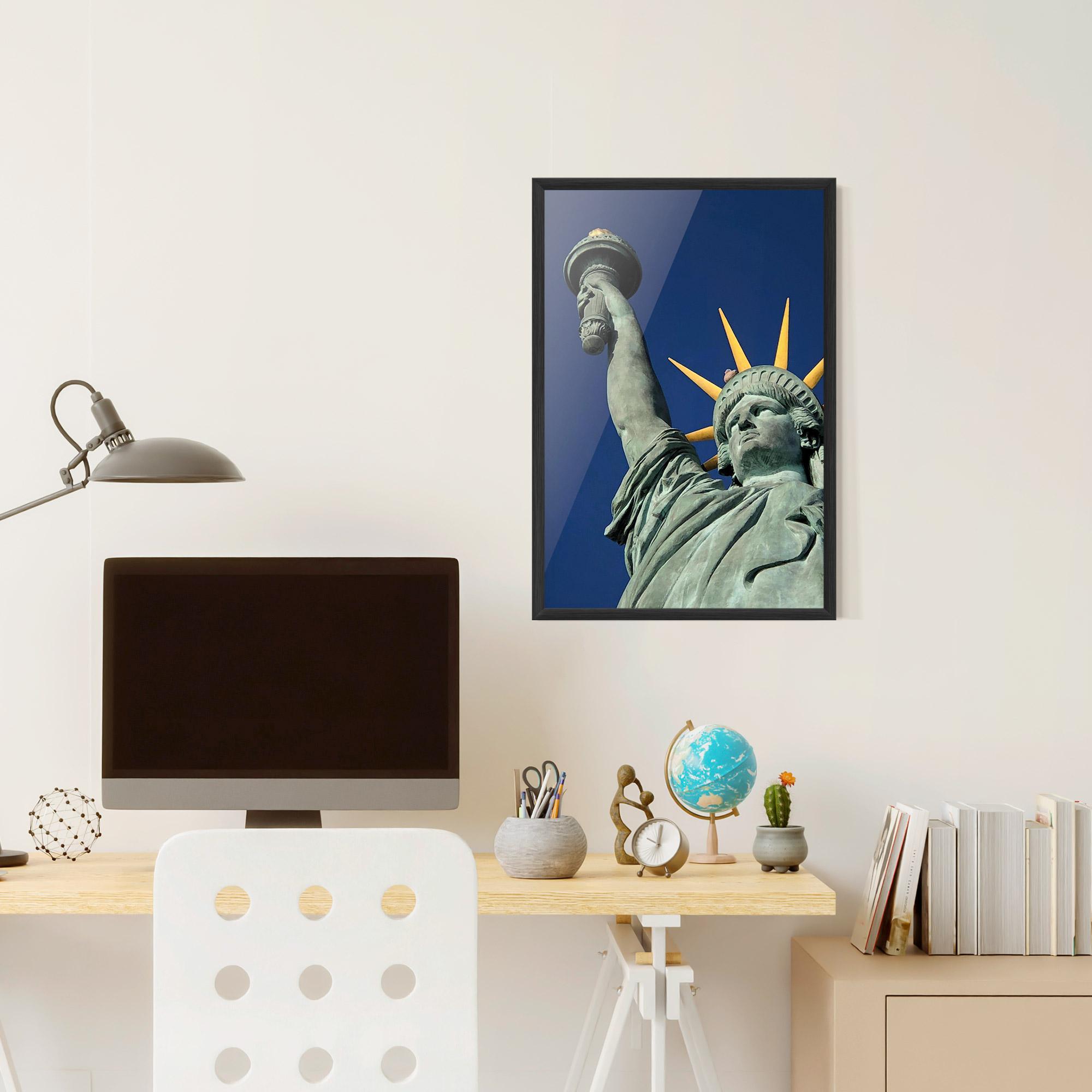 Poster Înrămat Statue Of Liberty mockup 6