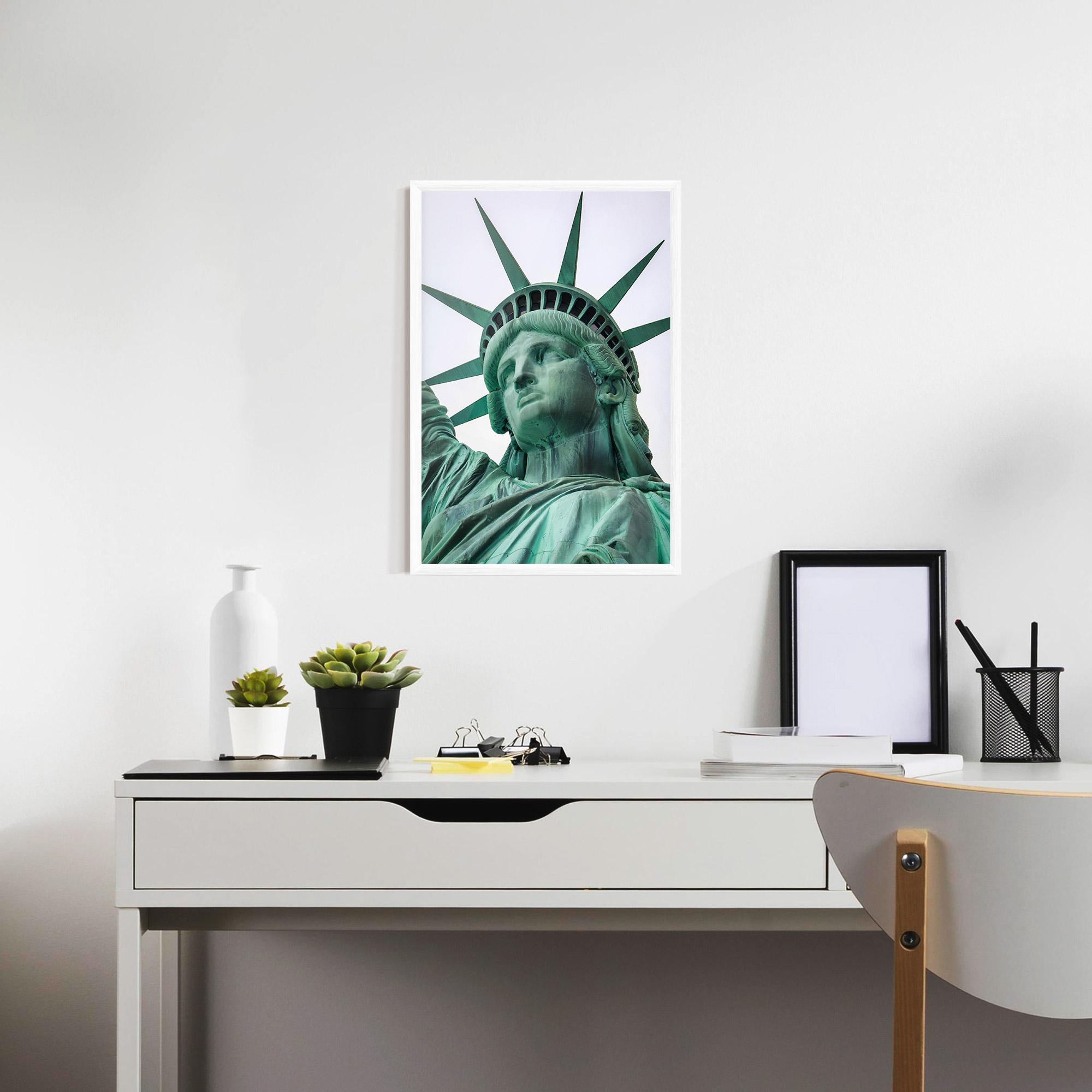 Poster Înrămat Statue Of Liberty Head mockup 7