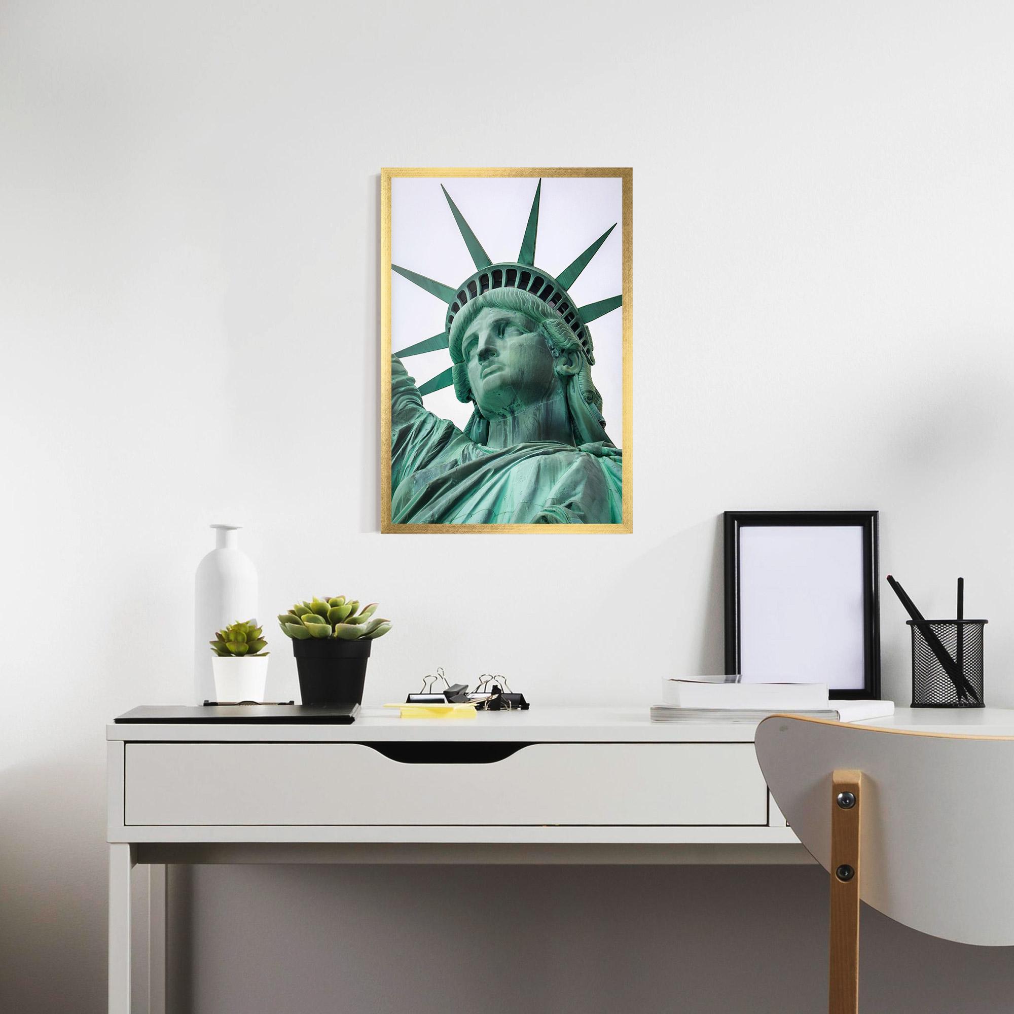 Poster Înrămat Statue Of Liberty Head mockup 7
