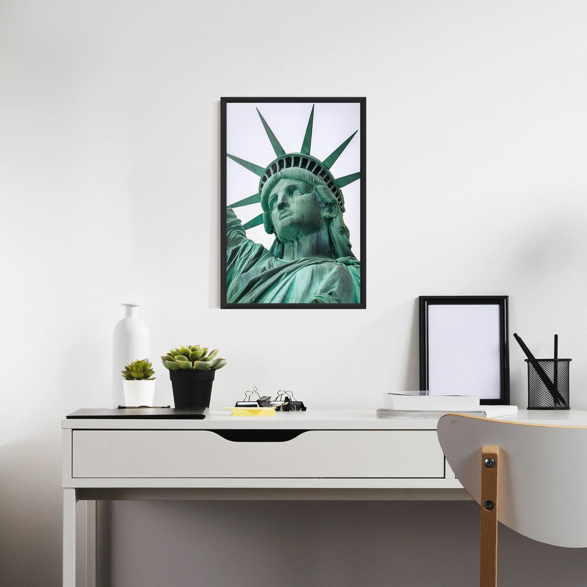 Poster Înrămat Statue Of Liberty Head mockup 7