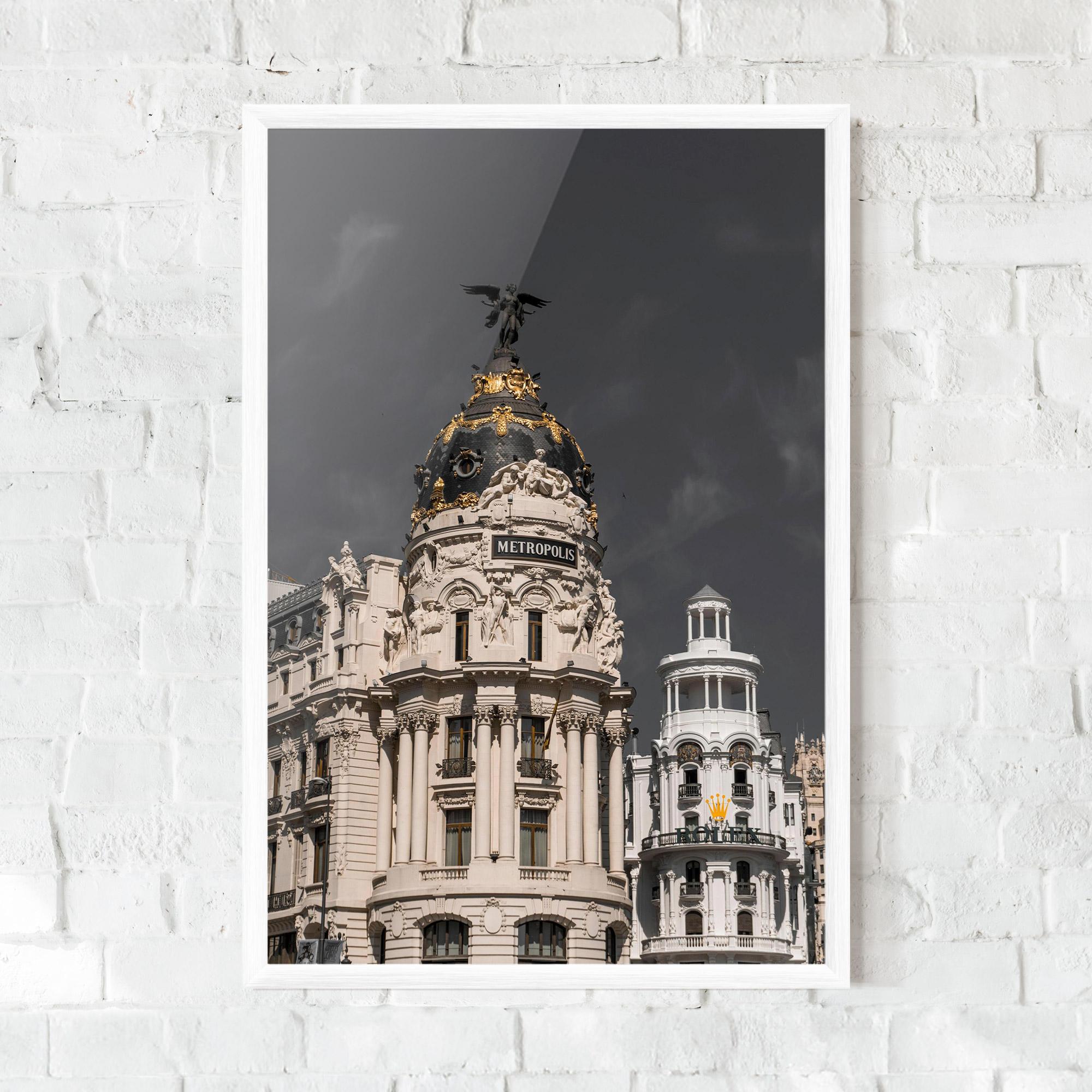 Poster Înrămat Metropolis Building mockup 0