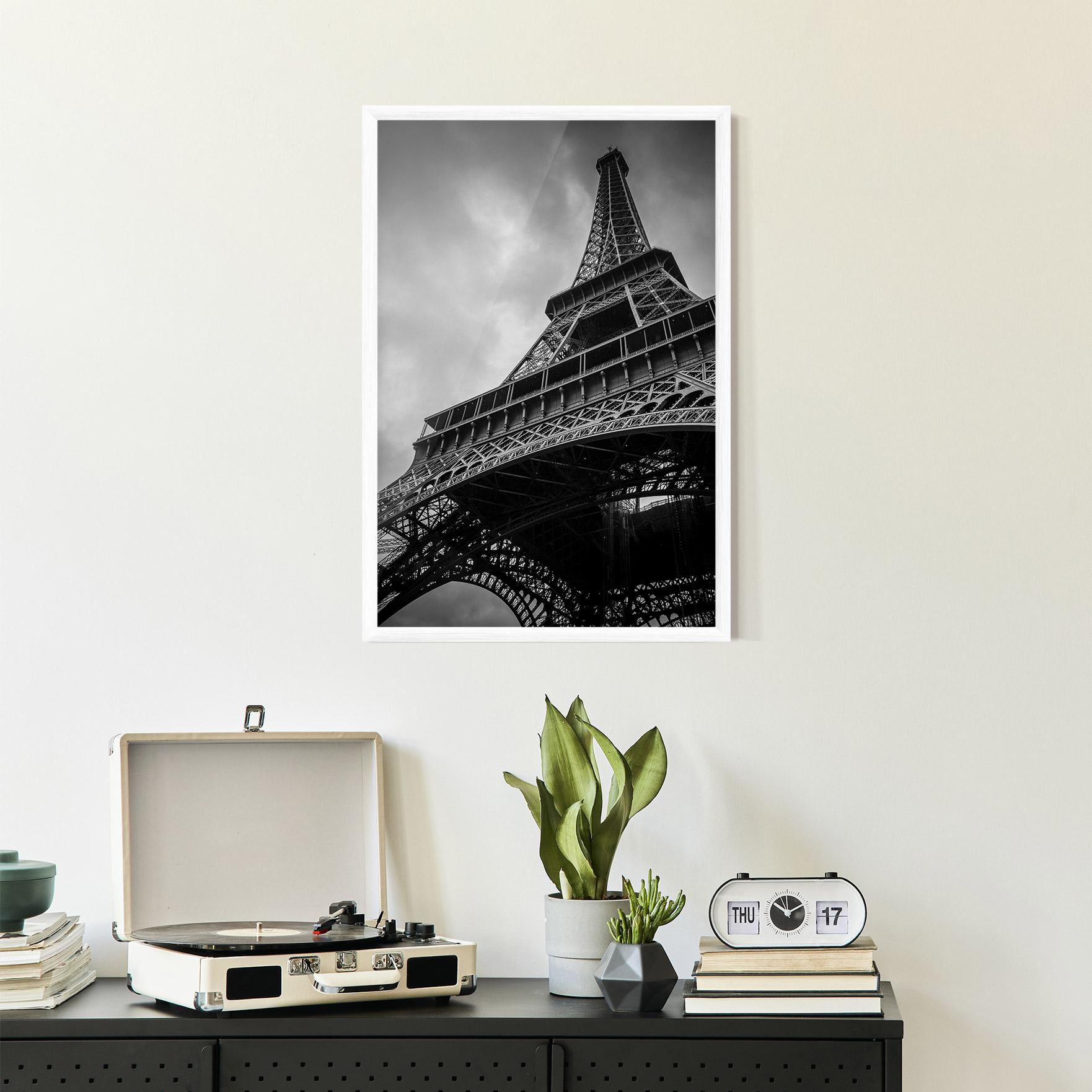 Poster Înrămat Eiffel Grey Tower mockup 2
