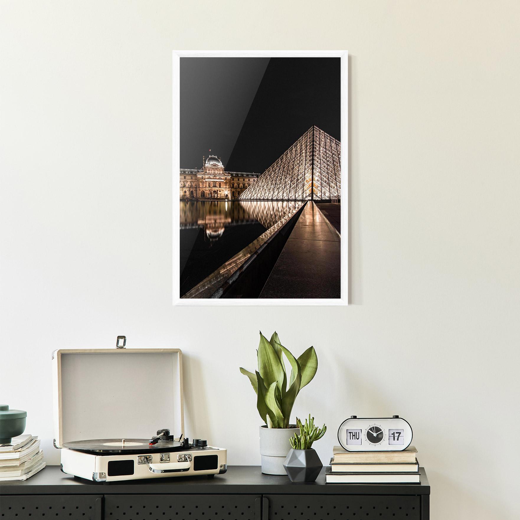 Poster Înrămat Louvre Night mockup 2
