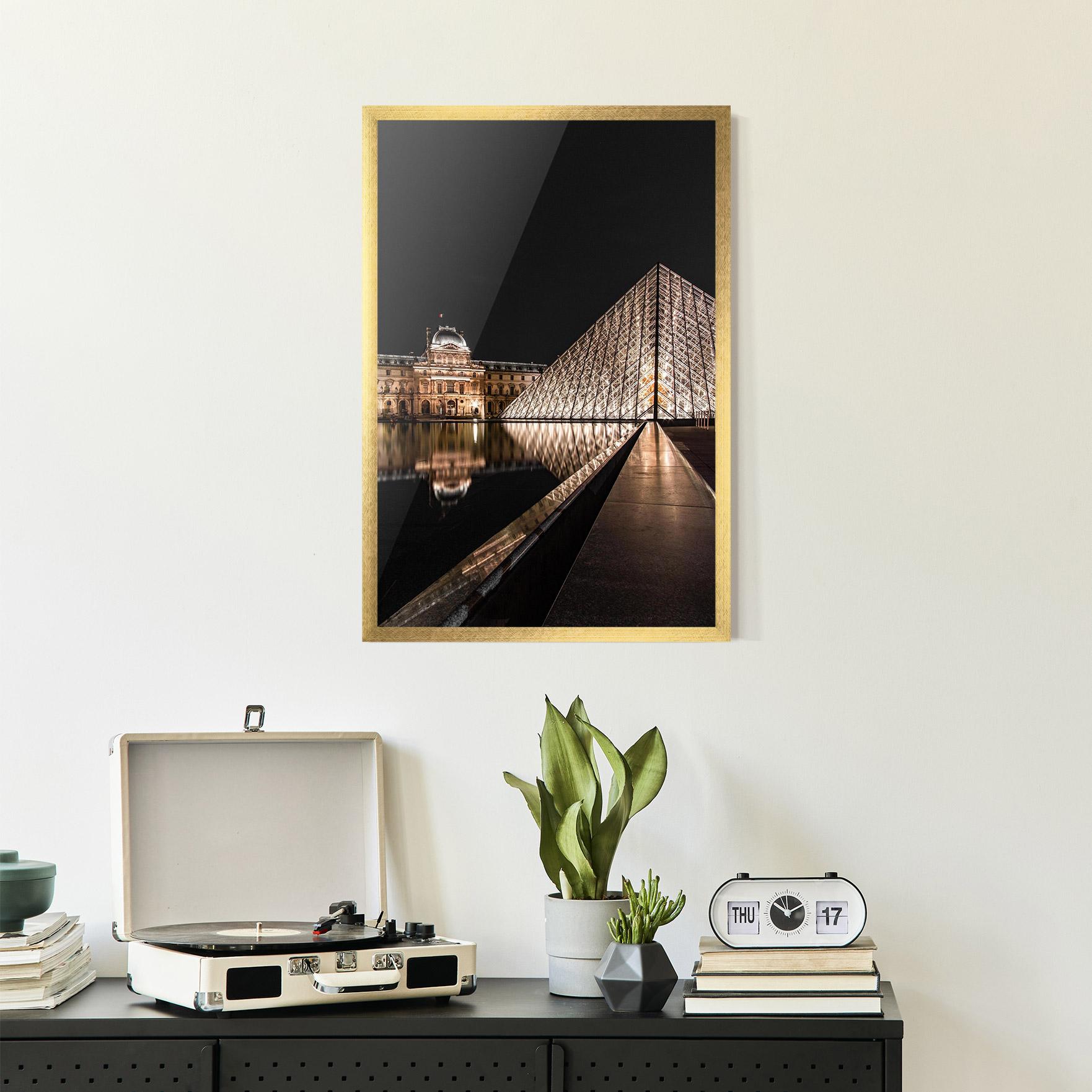 Poster Înrămat Louvre Night mockup 2