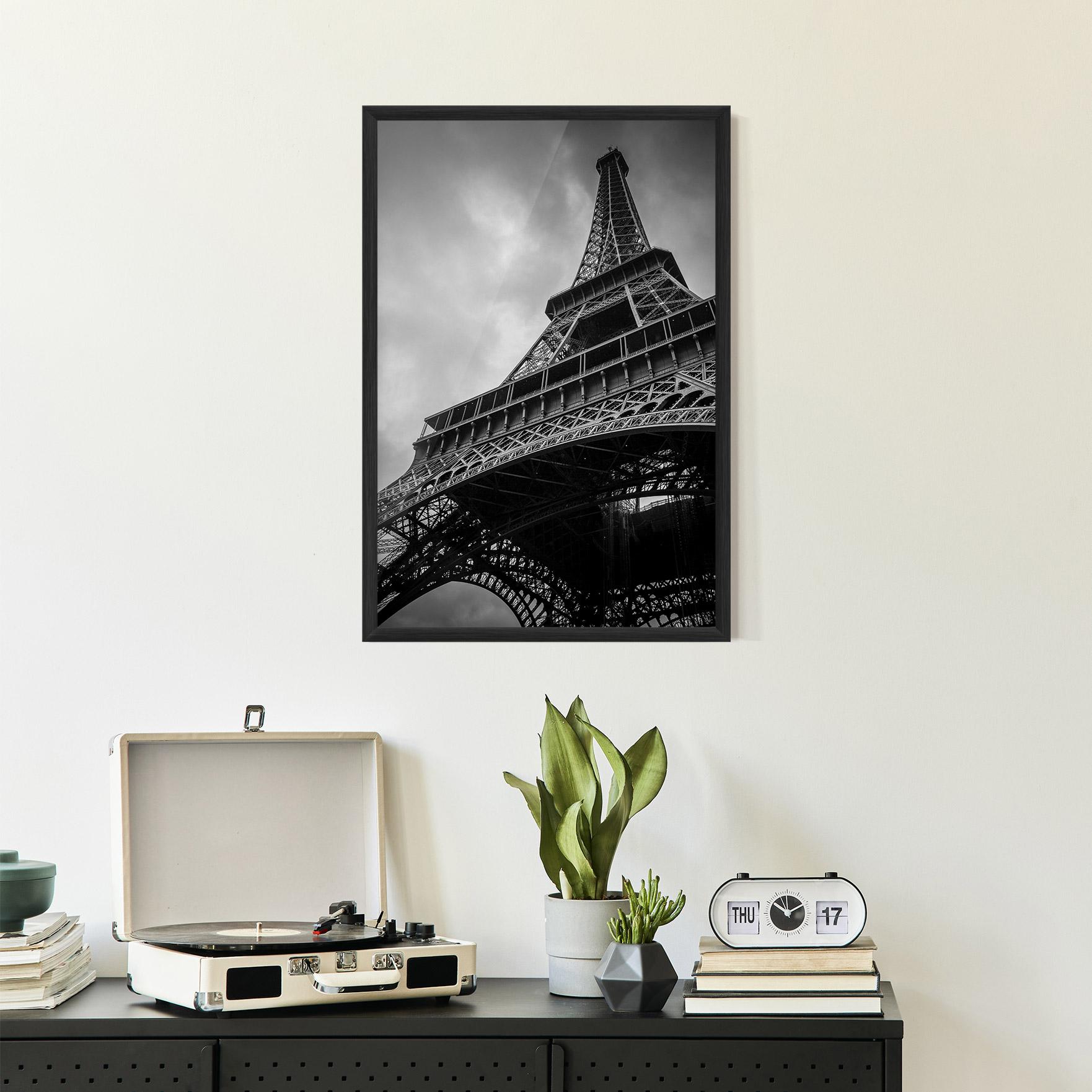 Poster Înrămat Eiffel Grey Tower mockup 2
