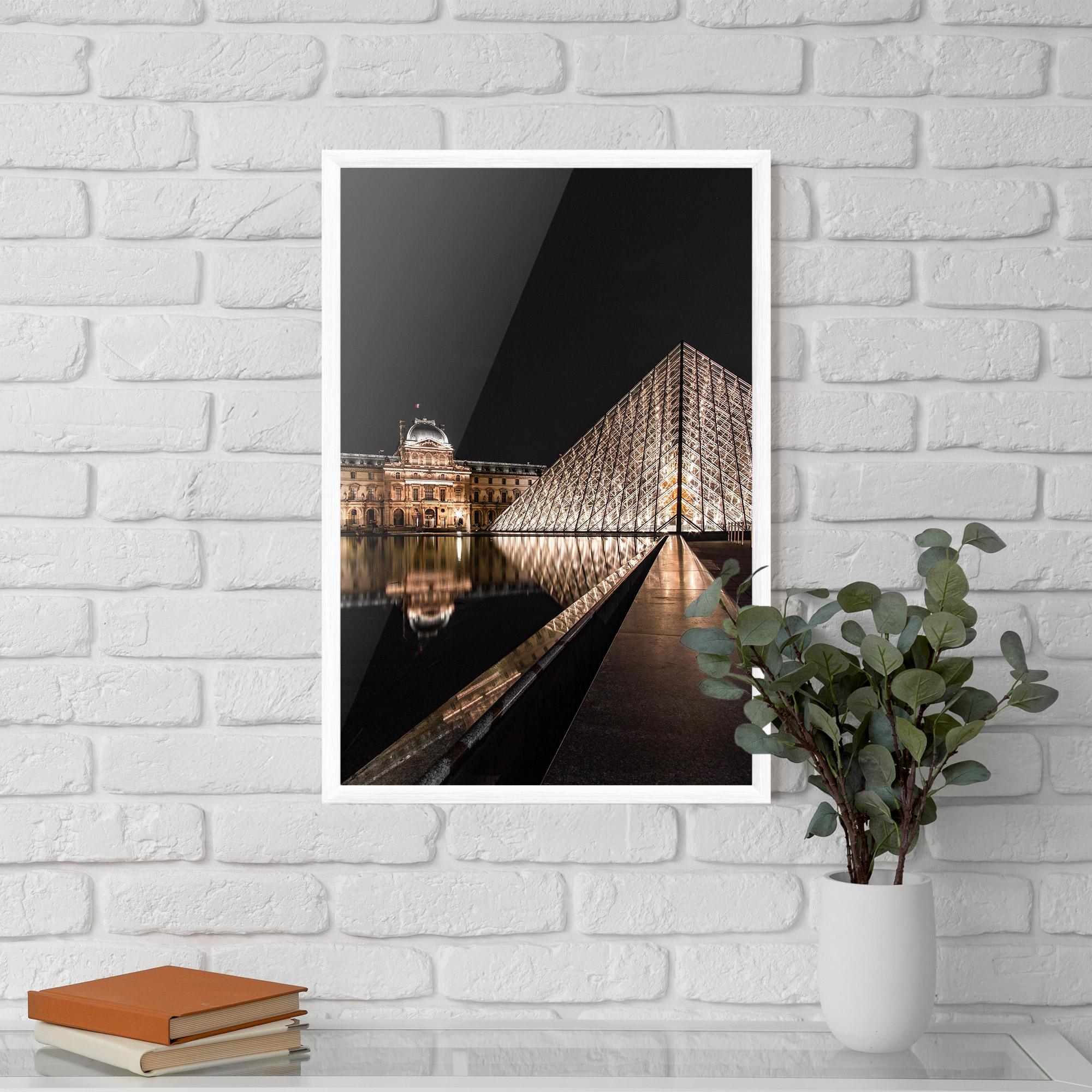 Poster Înrămat Louvre Night mockup 5